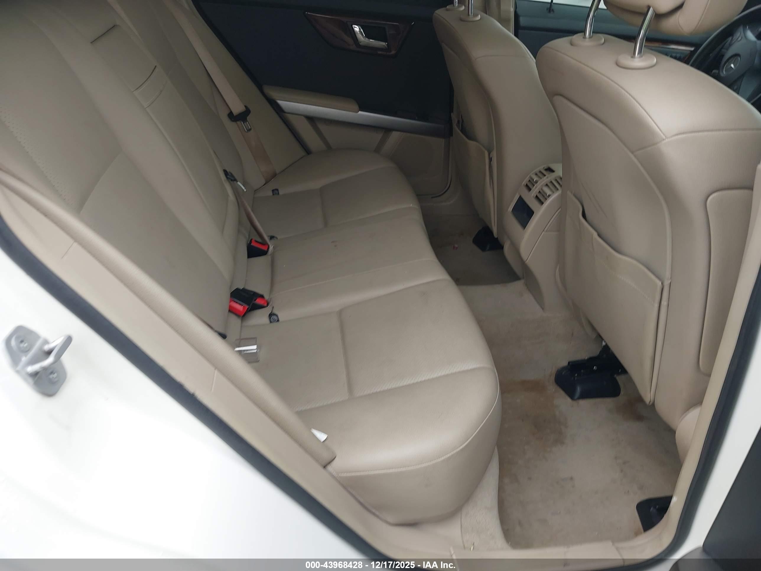 MERCEDES-BENZ GLK image 8