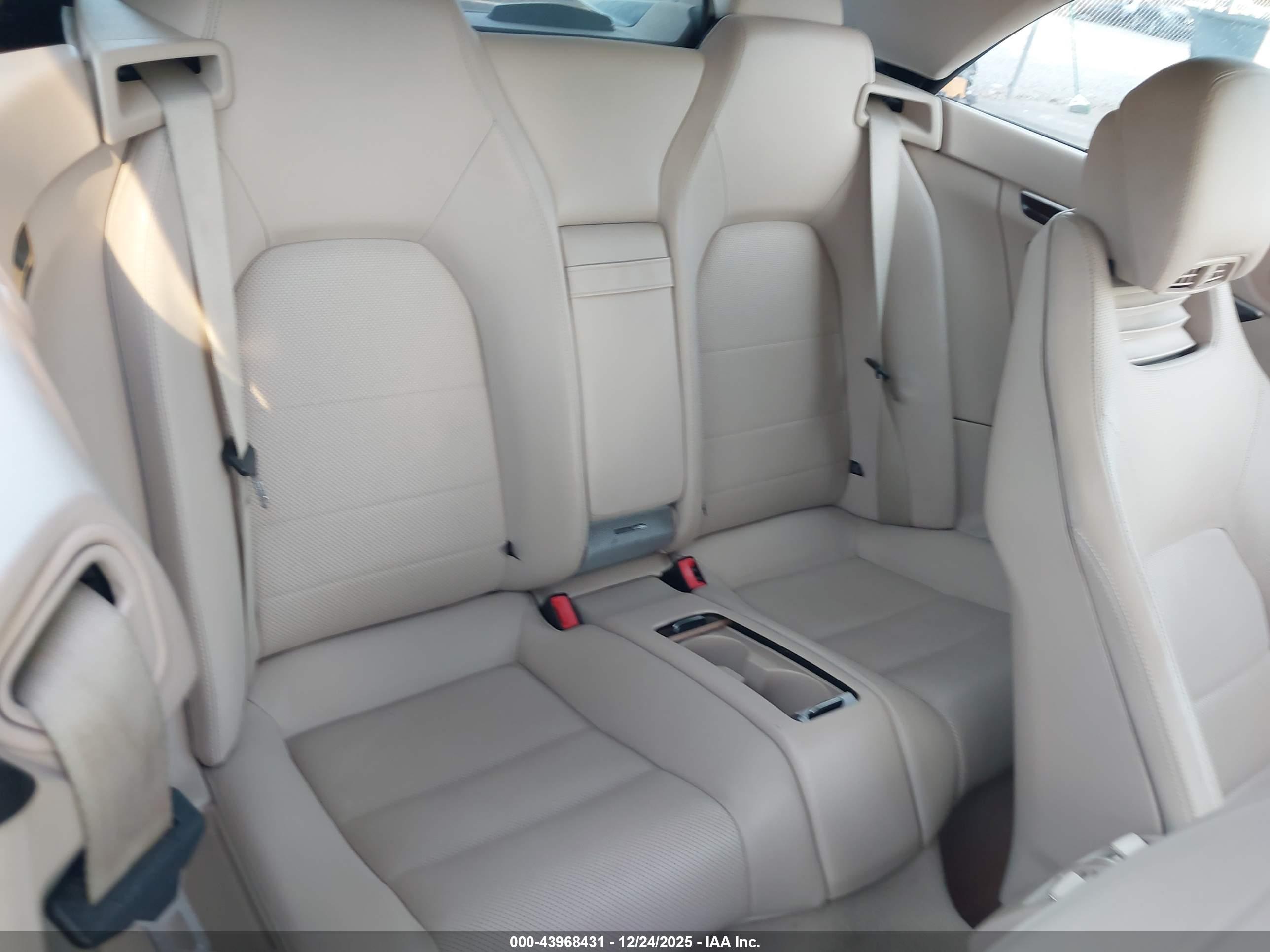 MERCEDES-BENZ E image 8