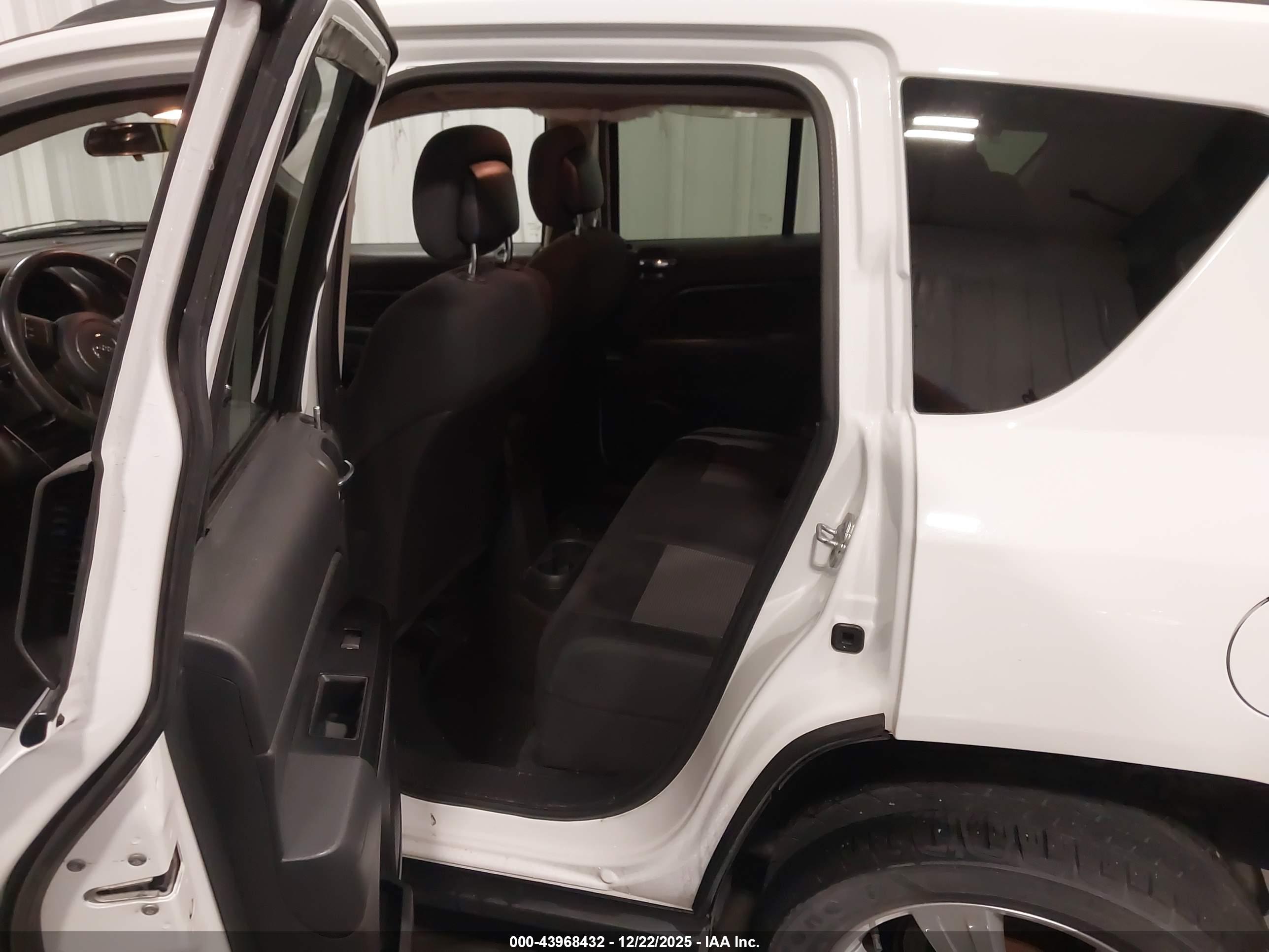 JEEP COMPASS image 8