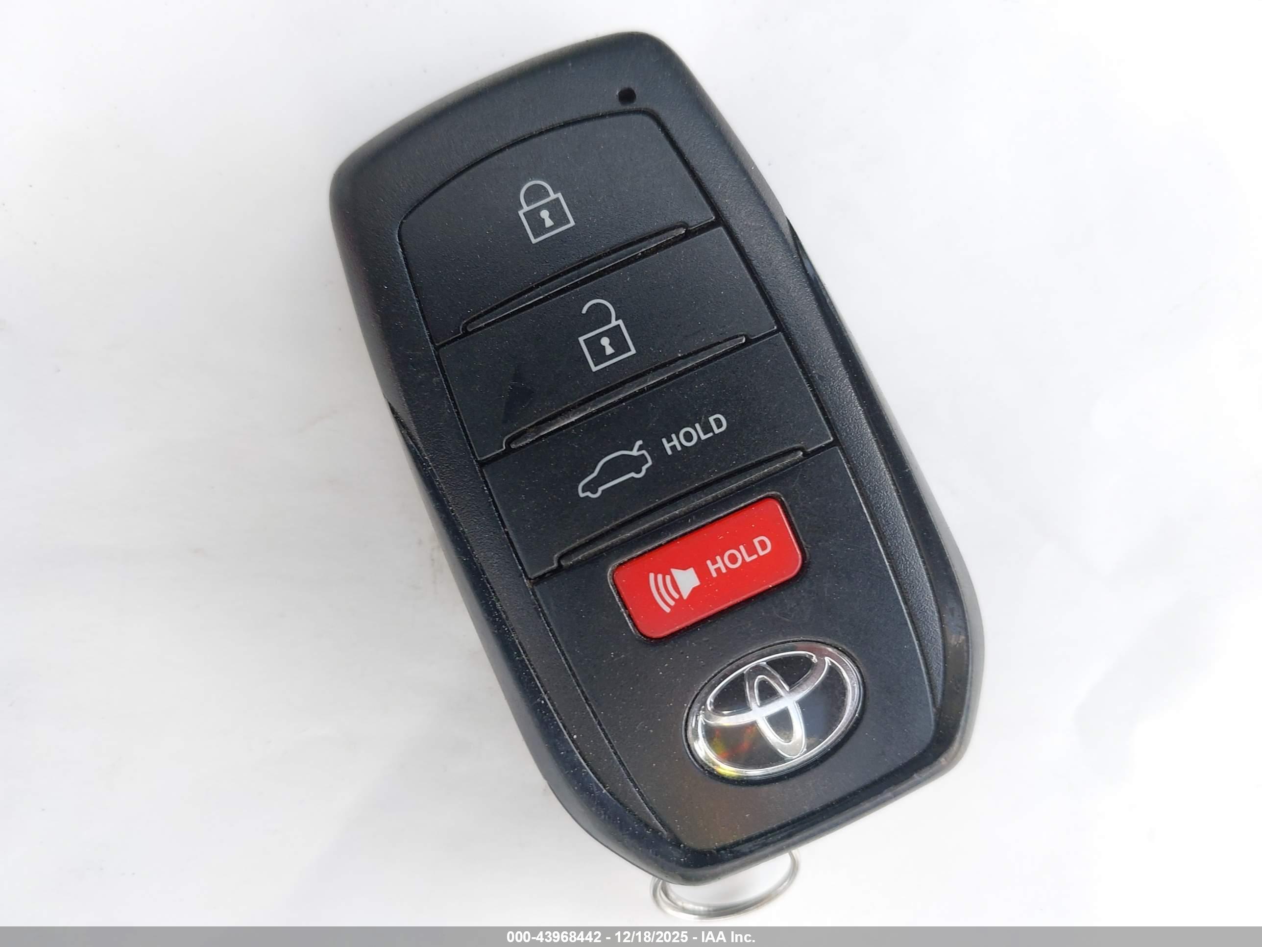 TOYOTA CAMRY image 11