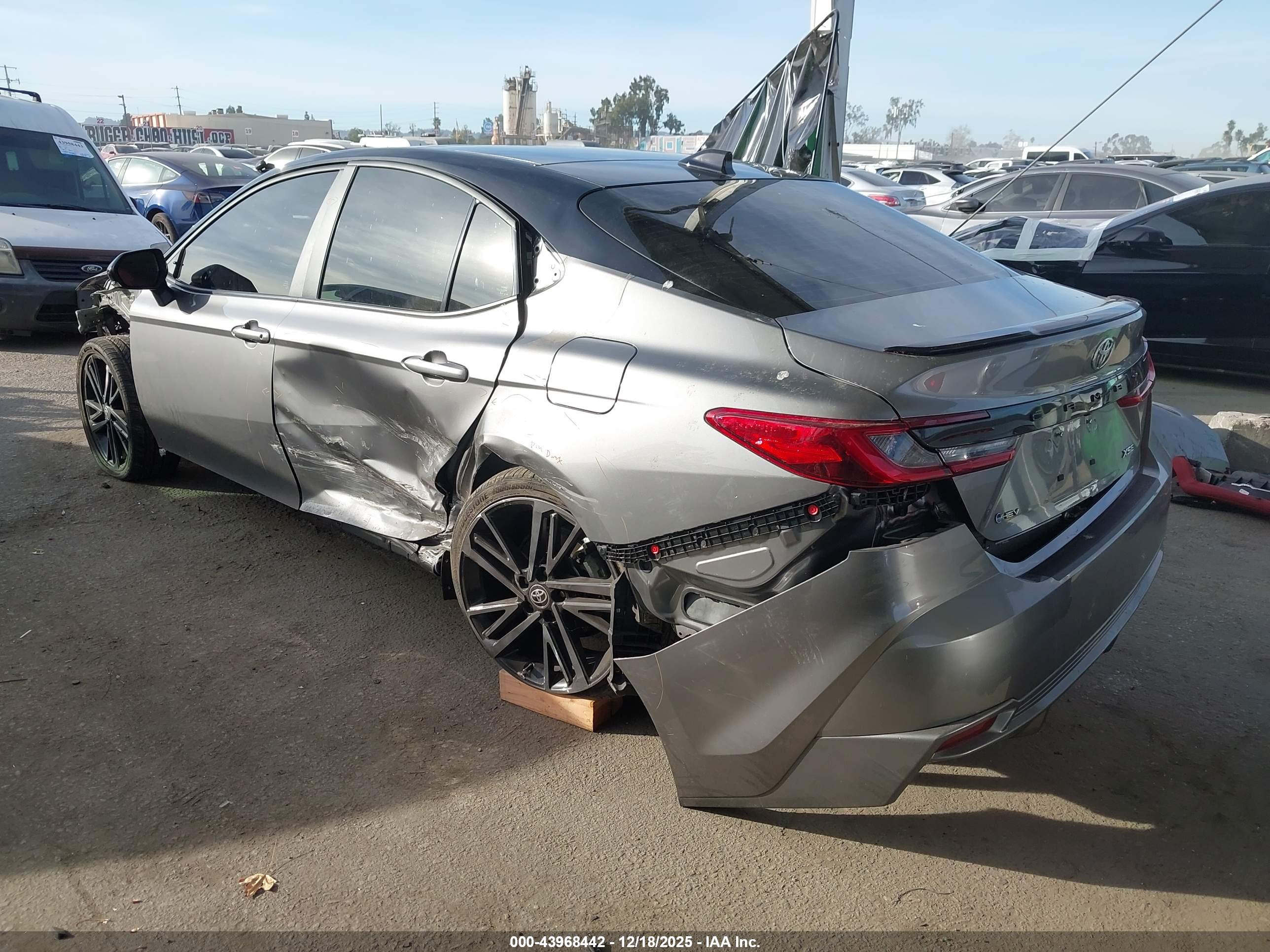 TOYOTA CAMRY image 3