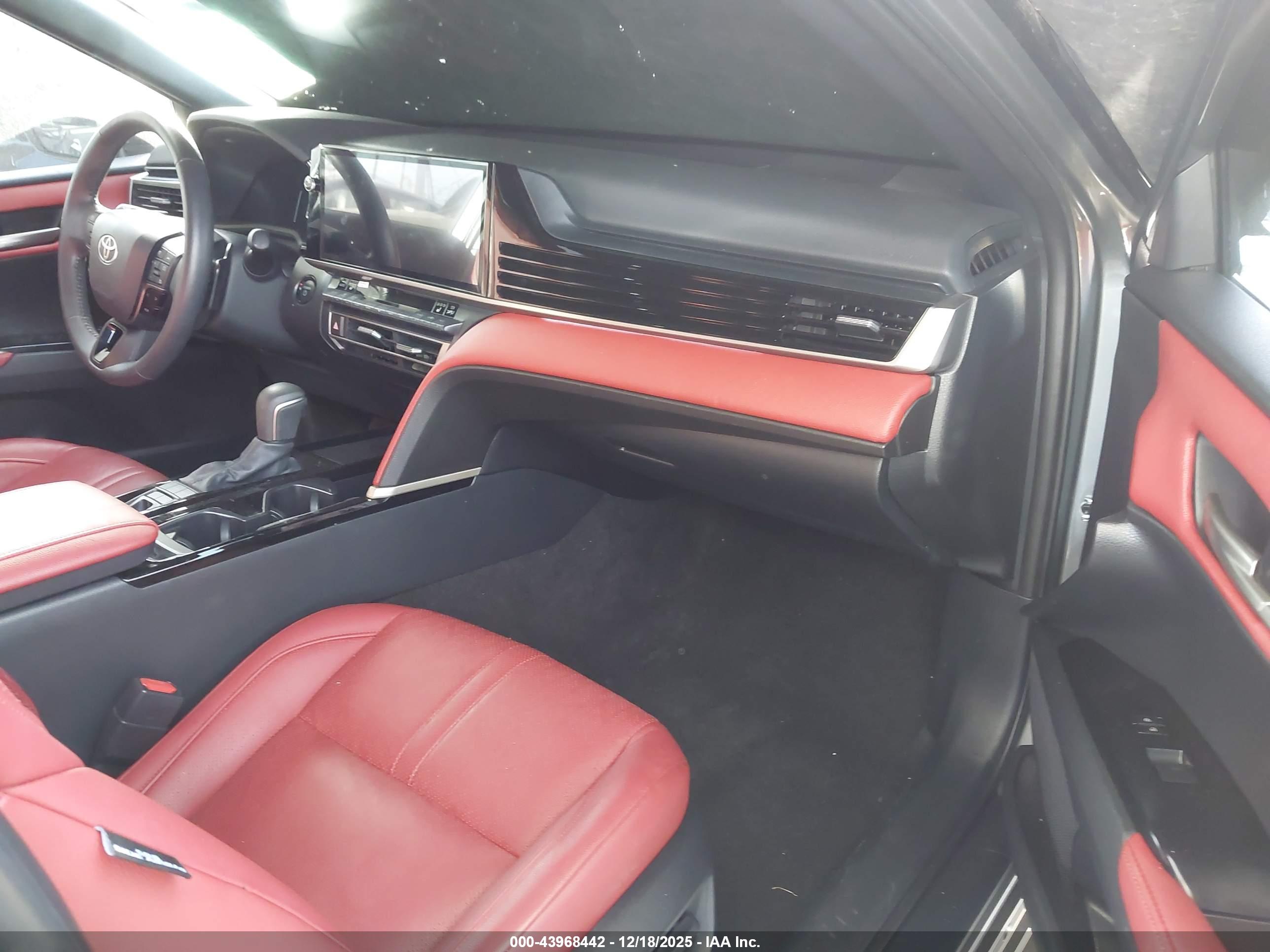 TOYOTA CAMRY image 5