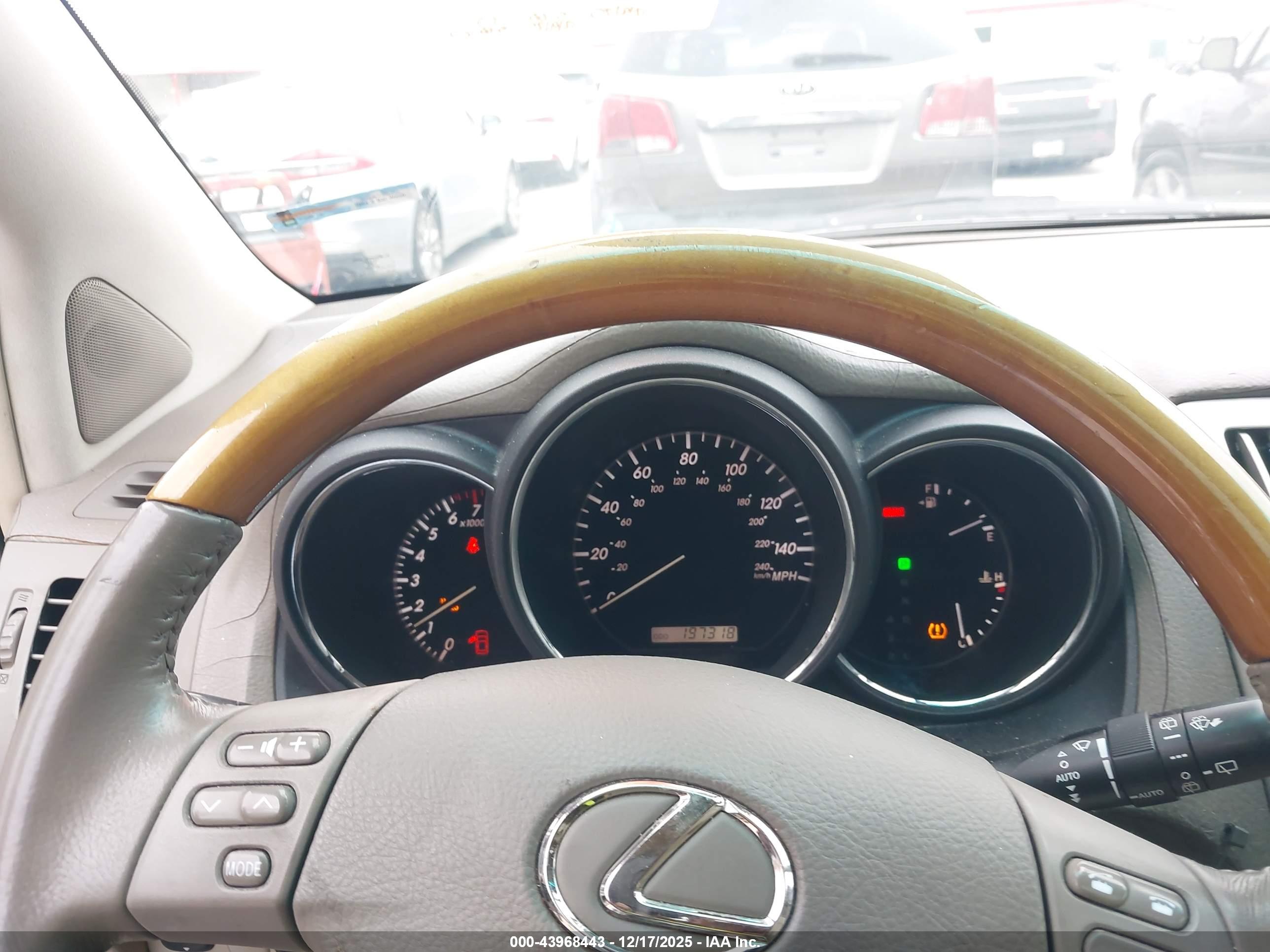 LEXUS RX image 7