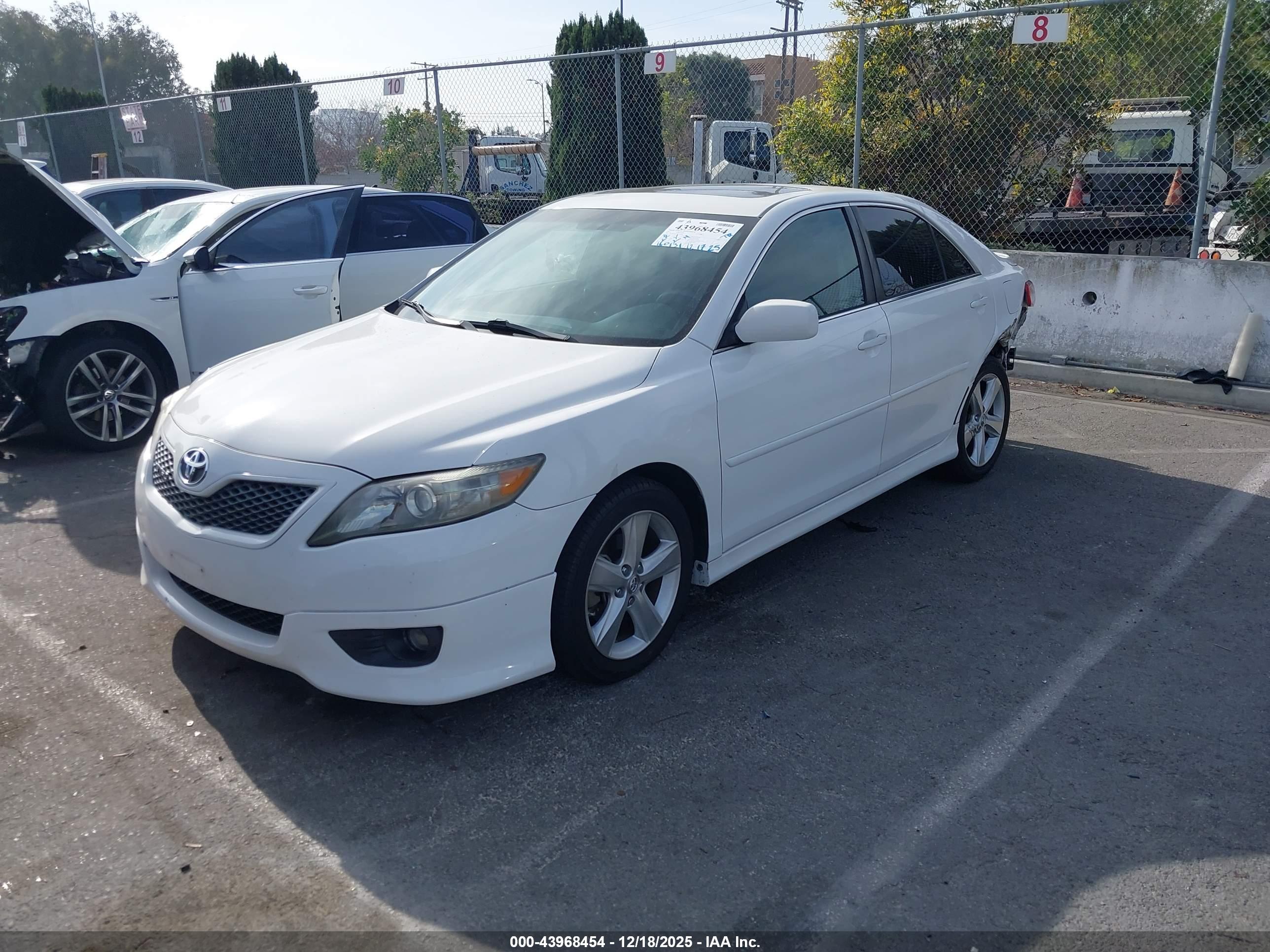 TOYOTA CAMRY image 2
