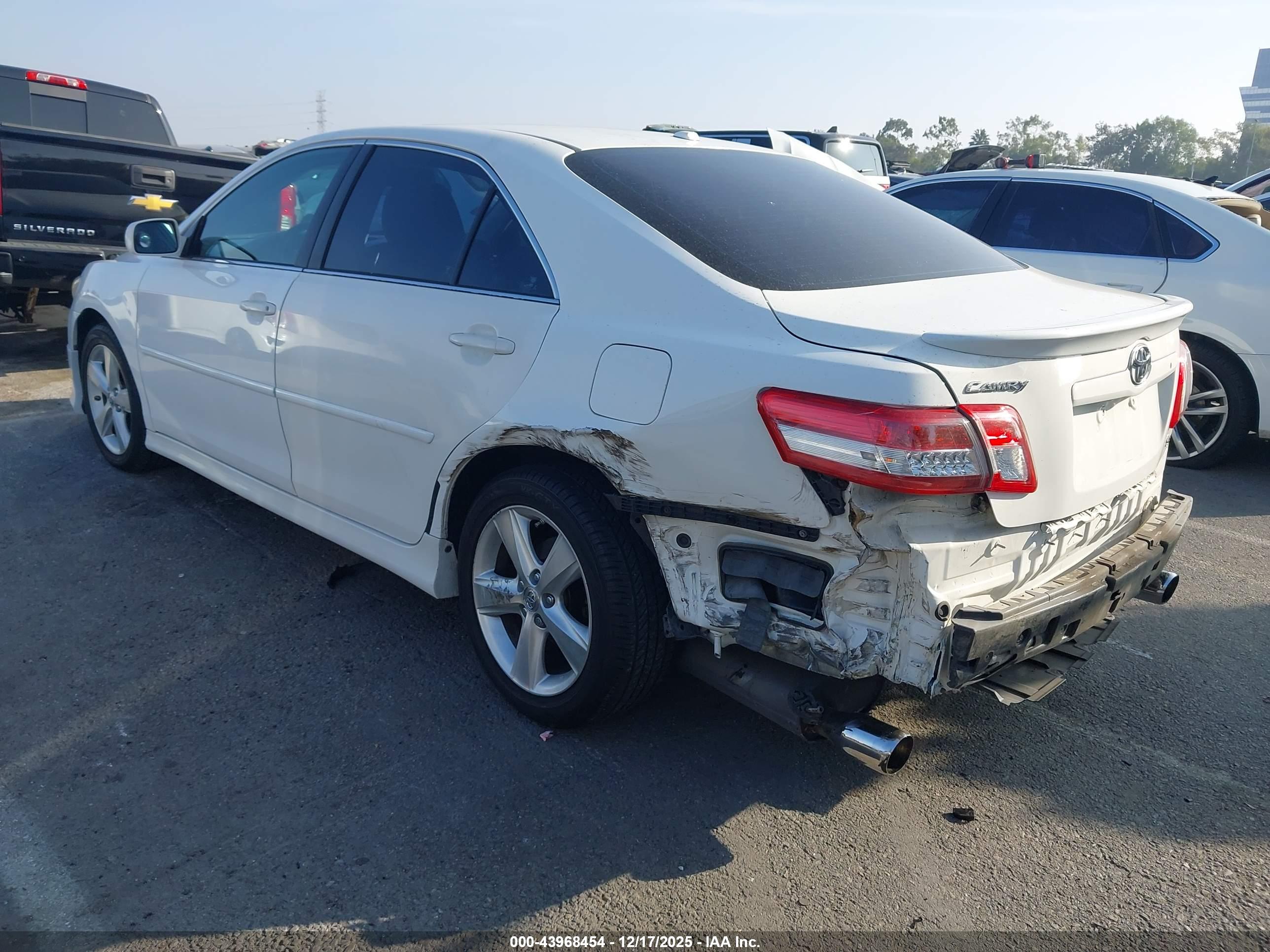 TOYOTA CAMRY image 3