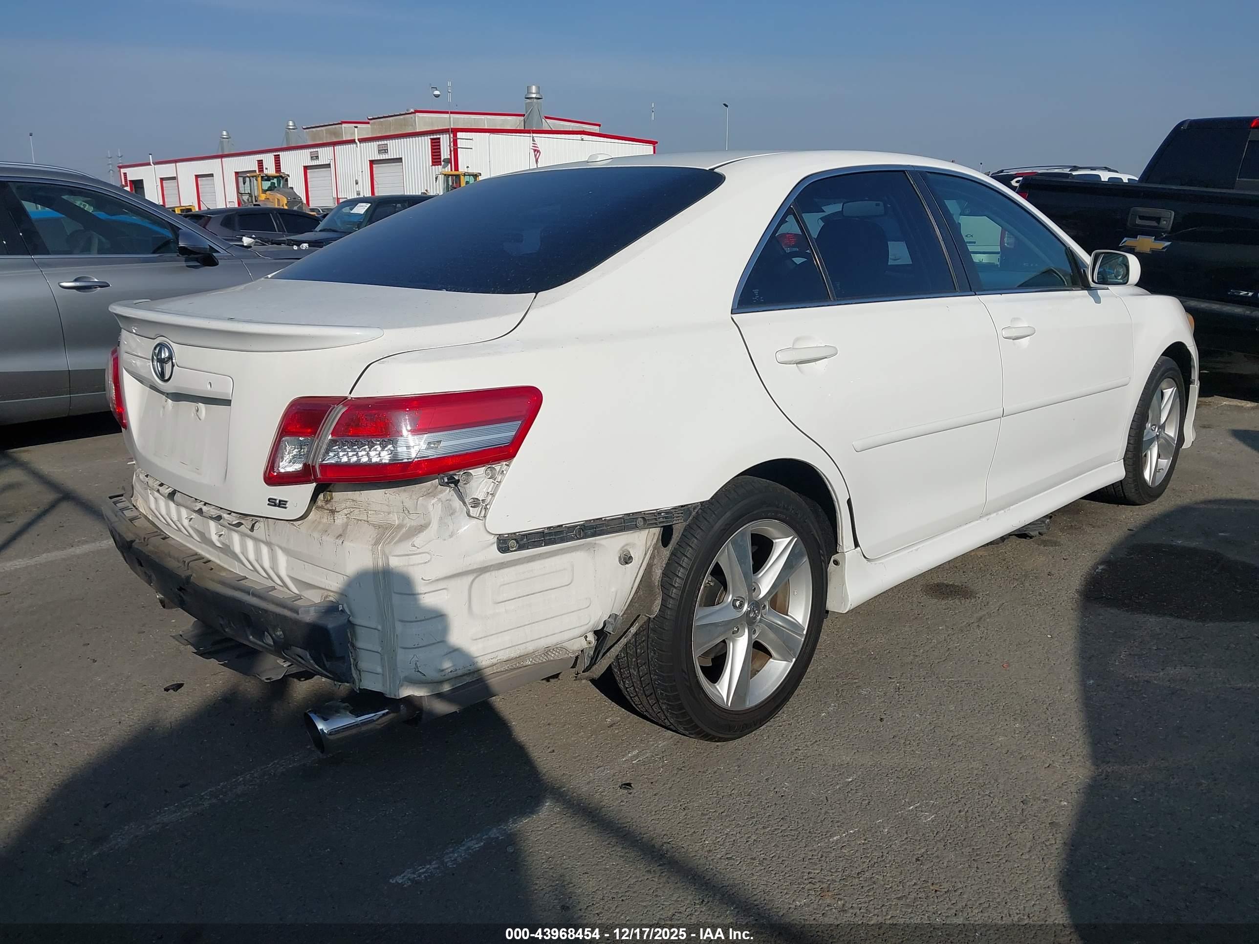 TOYOTA CAMRY image 4