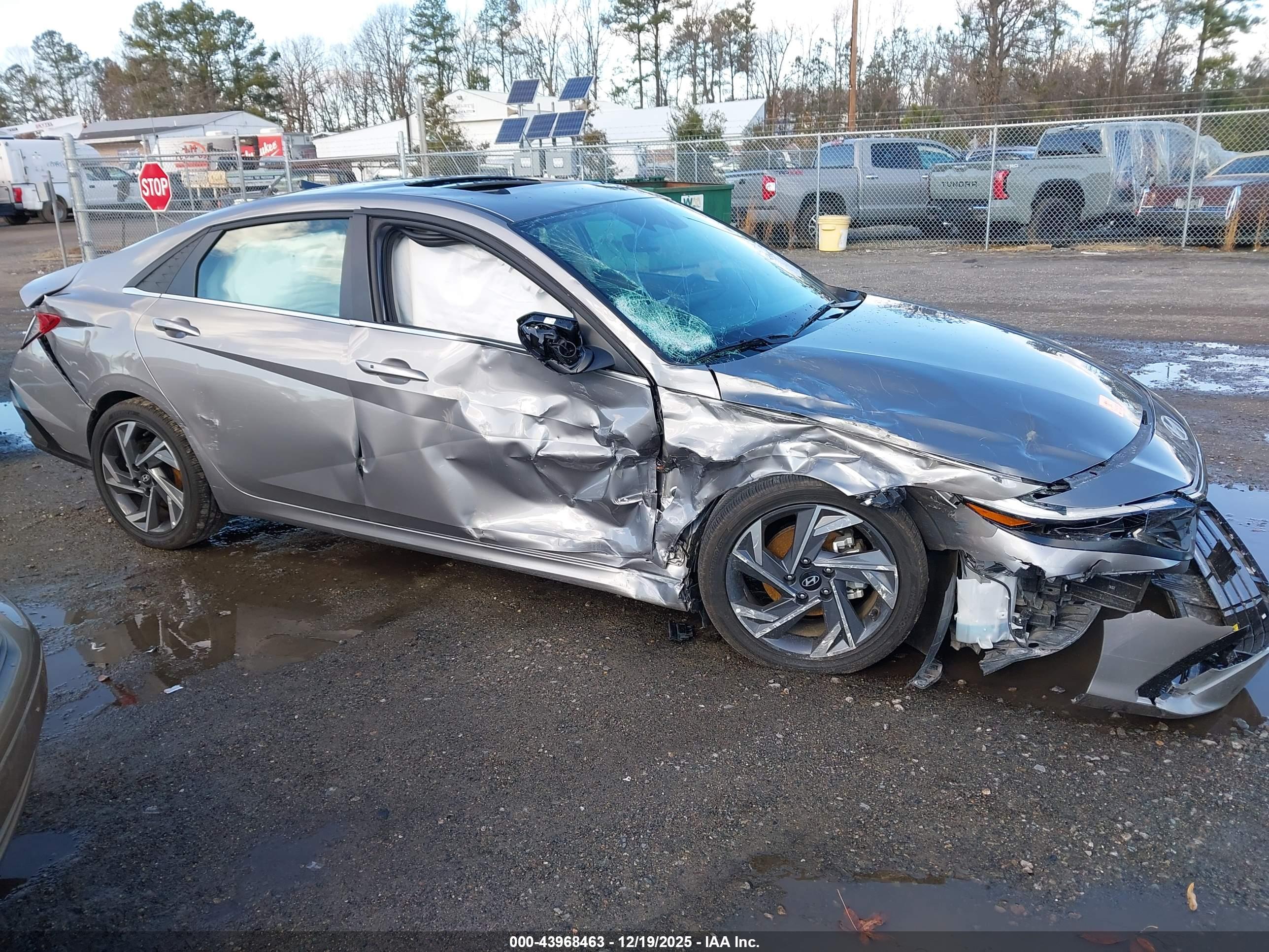 HYUNDAI ELANTRA image 6