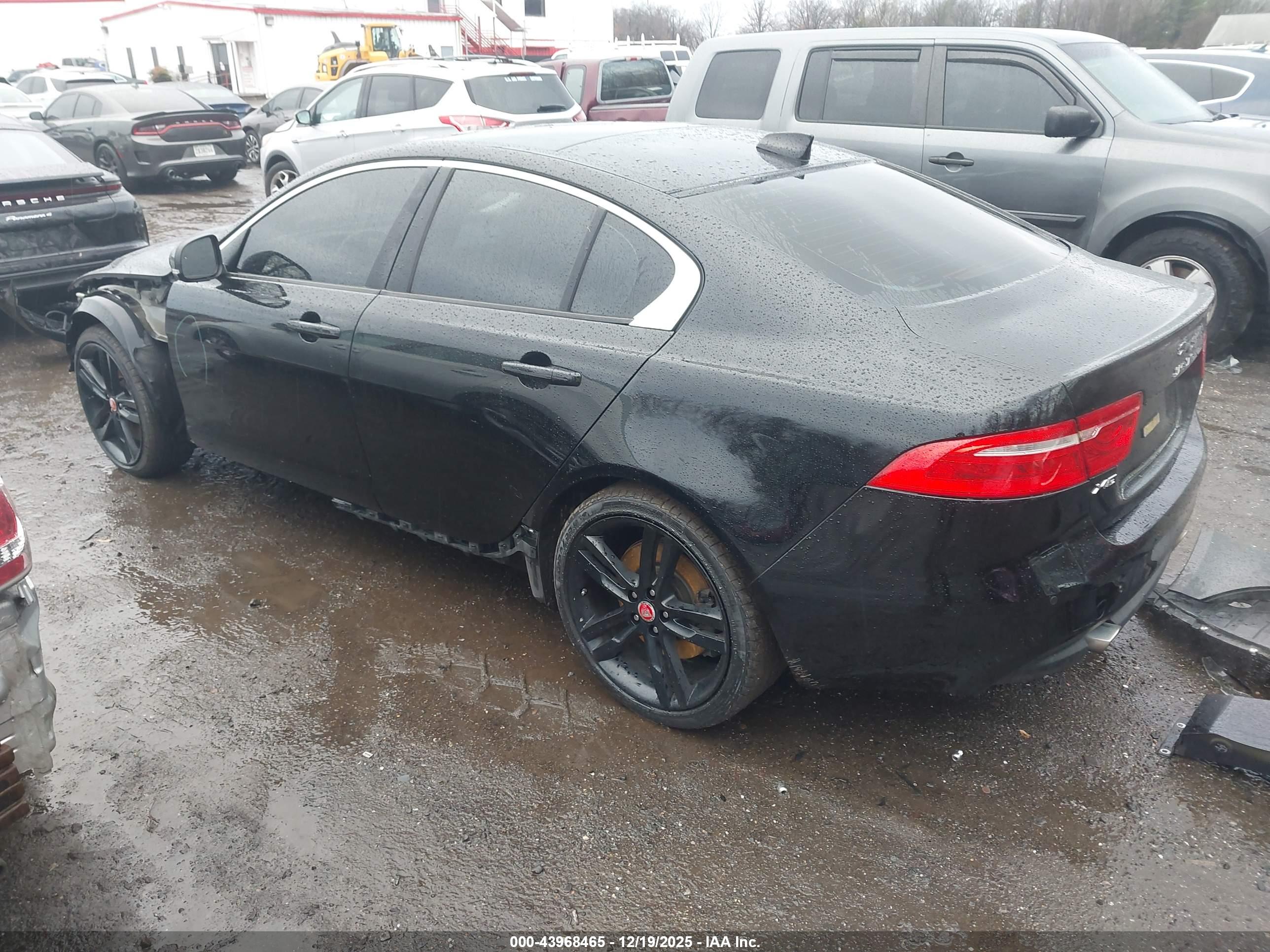 JAGUAR XE image 3