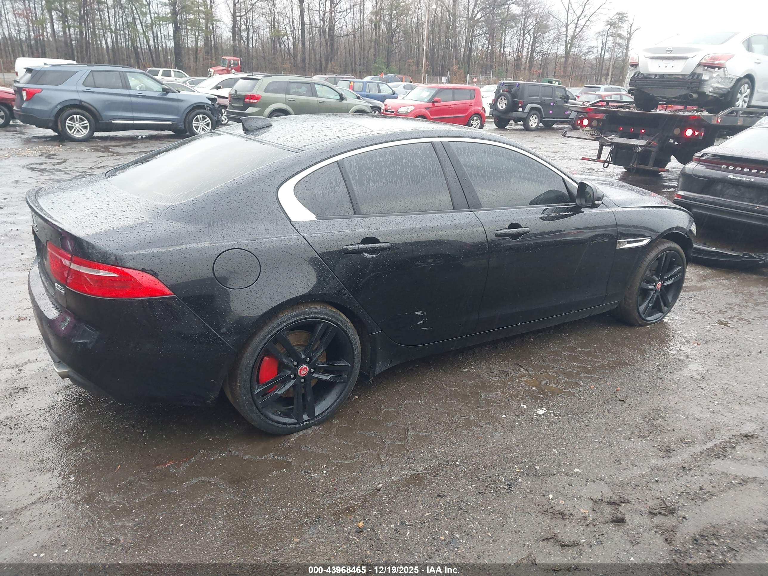 JAGUAR XE image 4