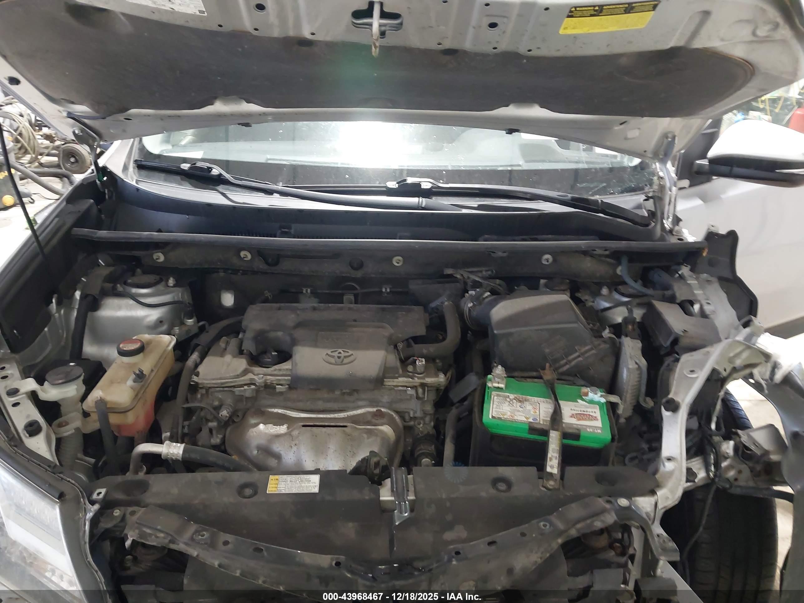 TOYOTA RAV4 image 10