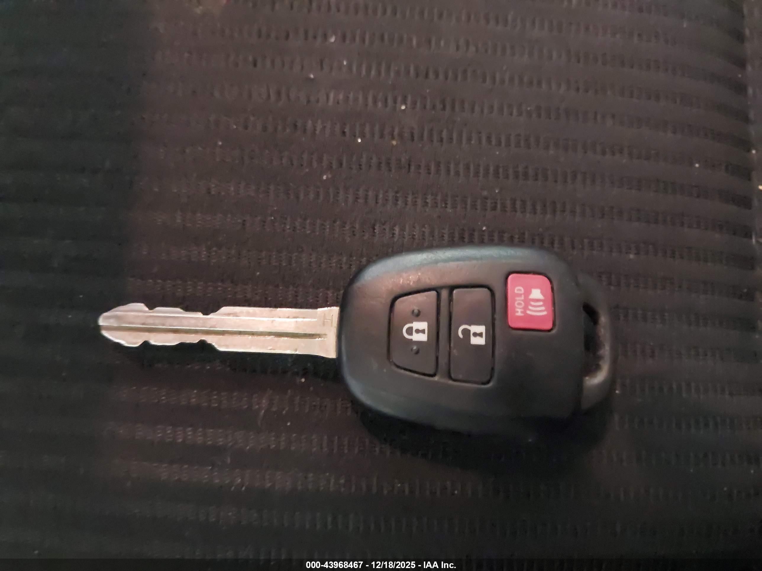 TOYOTA RAV4 image 11