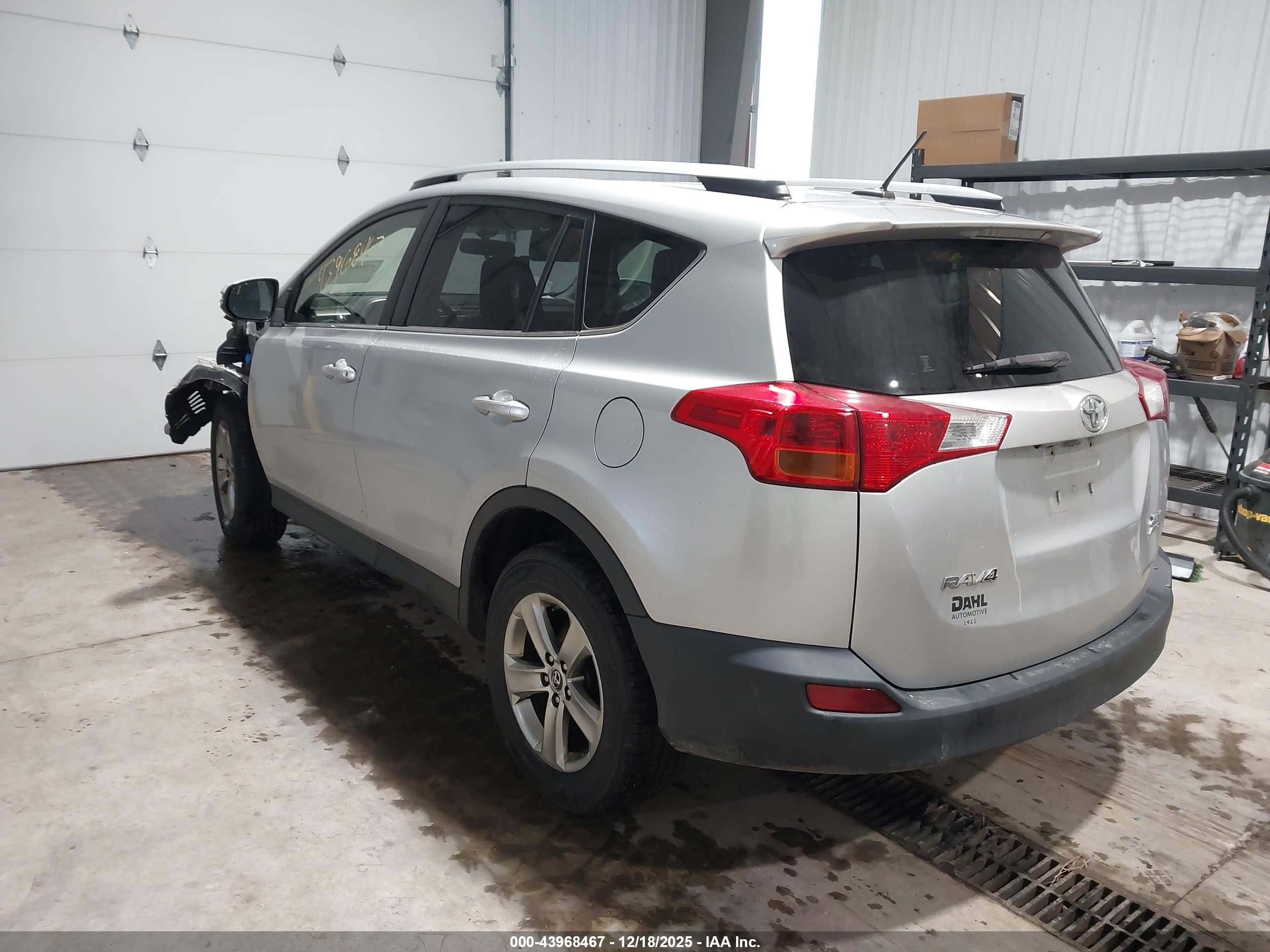 TOYOTA RAV4 image 3