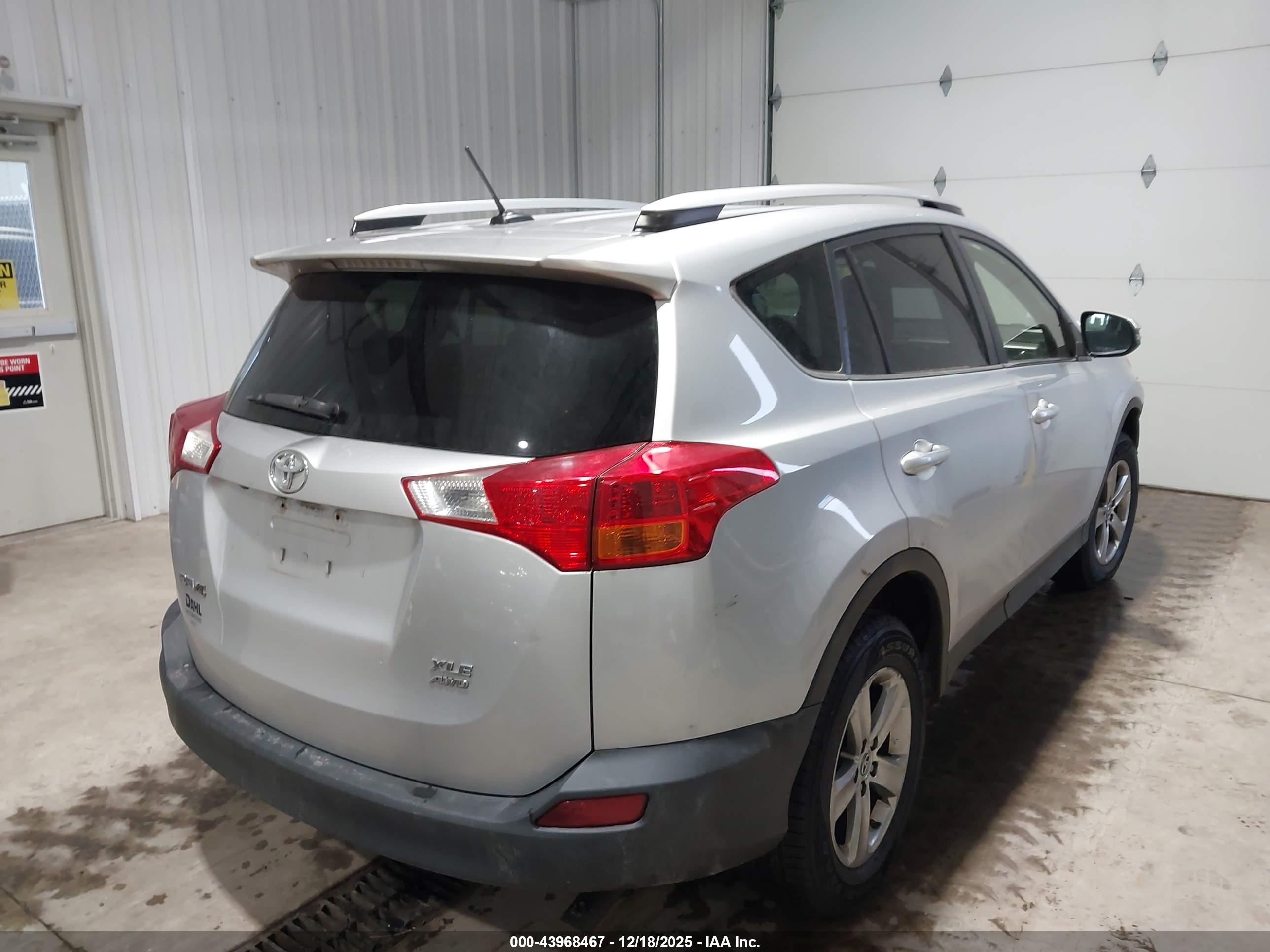 TOYOTA RAV4 image 4