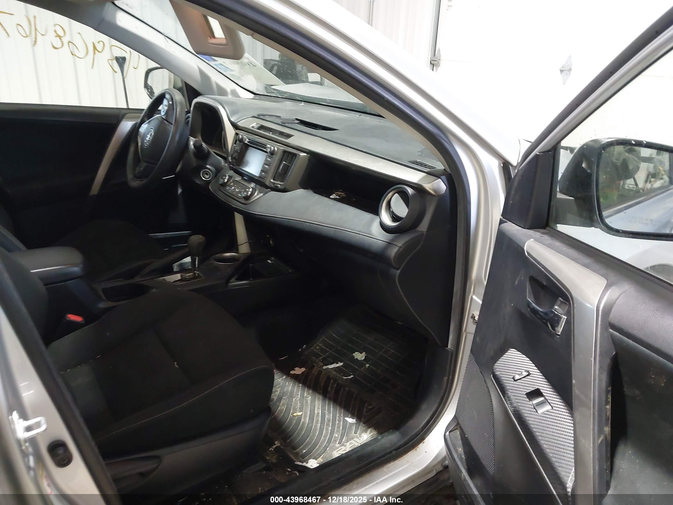 TOYOTA RAV4 image 5