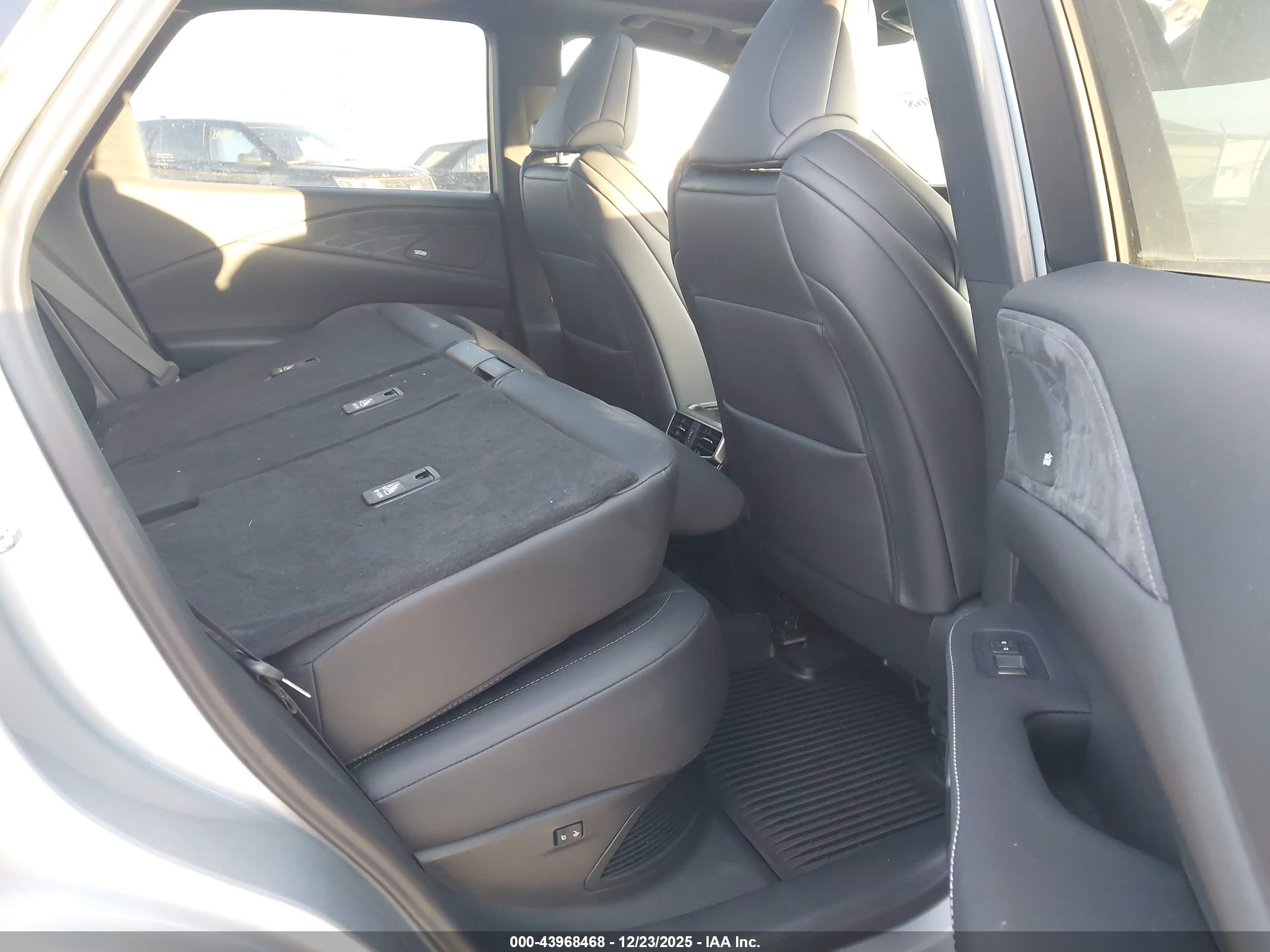 LEXUS RX image 8