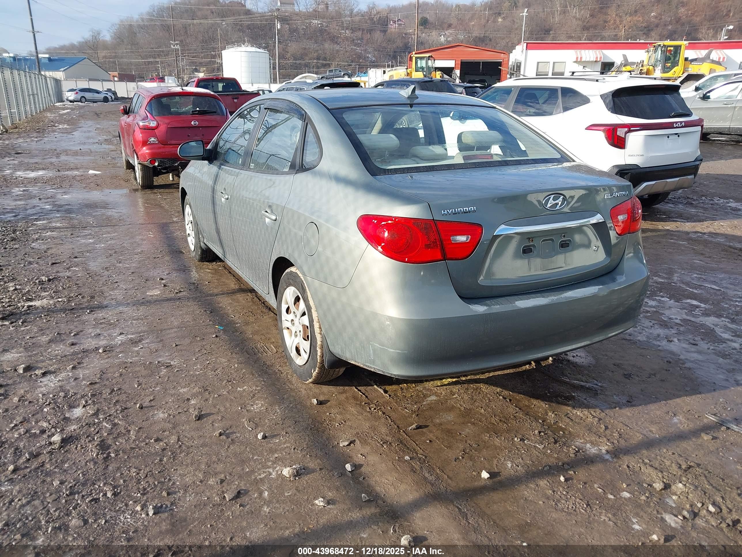 HYUNDAI ELANTRA image 3