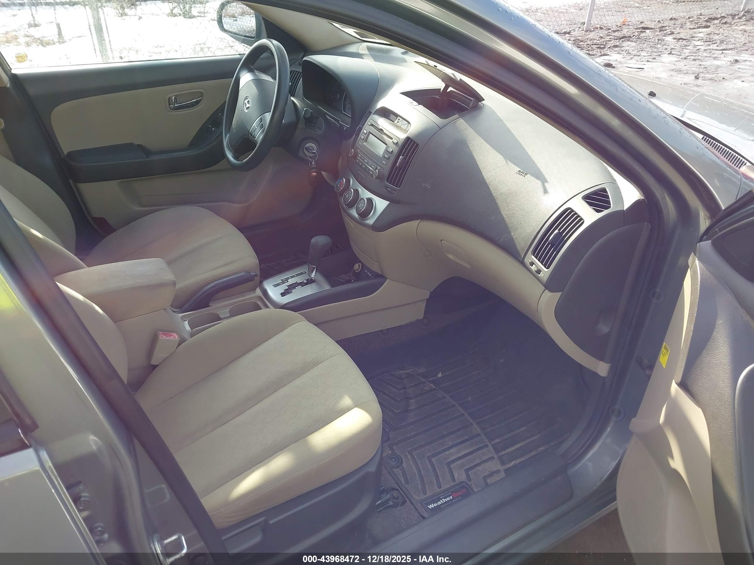 HYUNDAI ELANTRA image 5