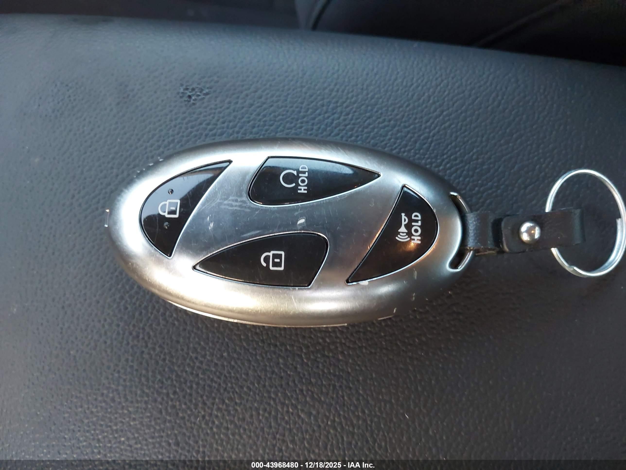 HYUNDAI ELANTRA image 11