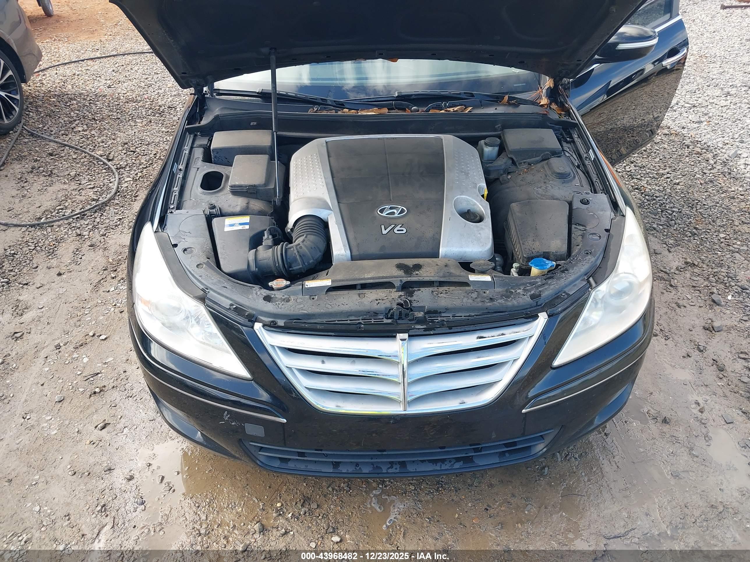 HYUNDAI GENESIS image 10