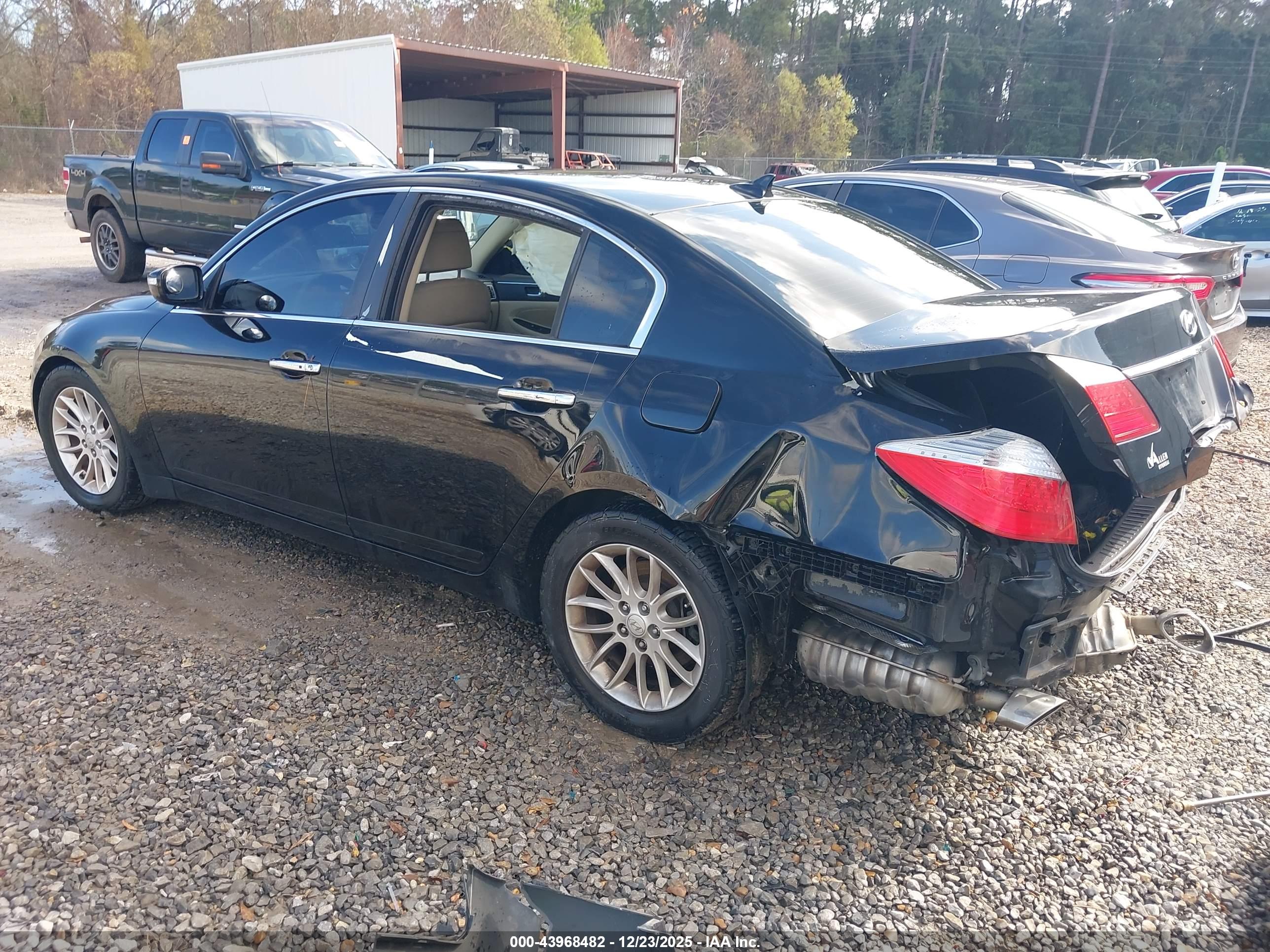 HYUNDAI GENESIS image 3