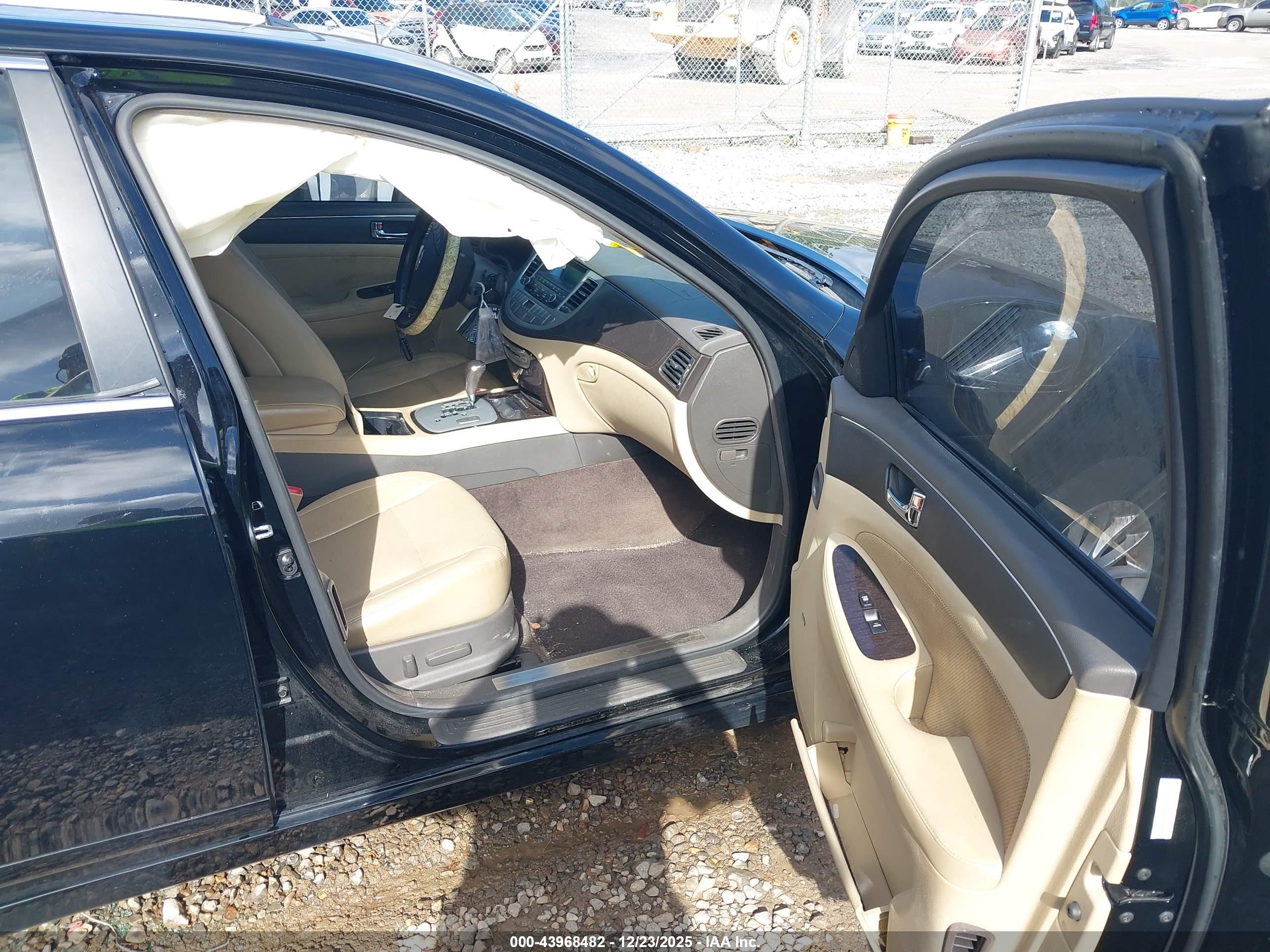 HYUNDAI GENESIS image 5