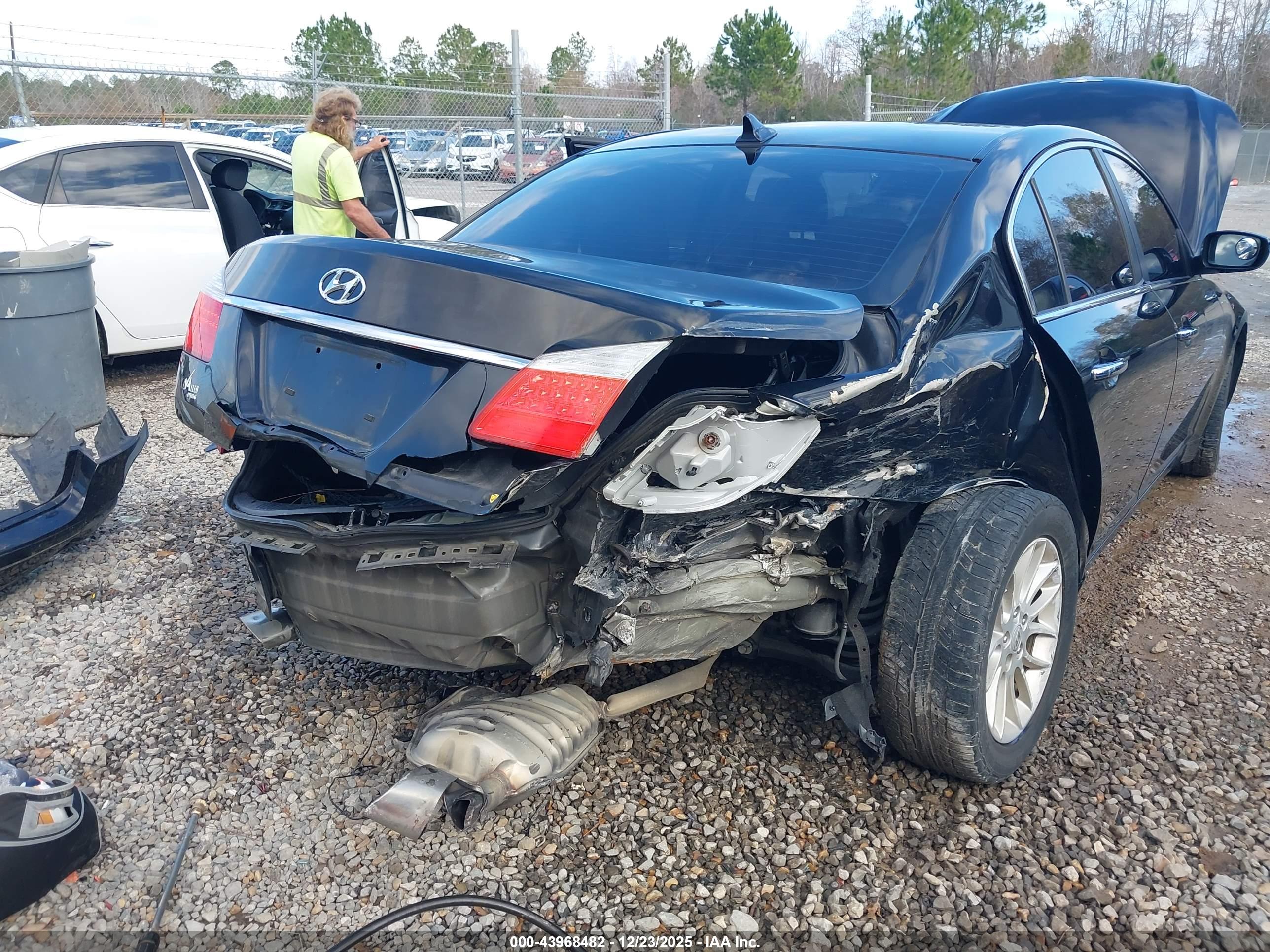 HYUNDAI GENESIS image 6
