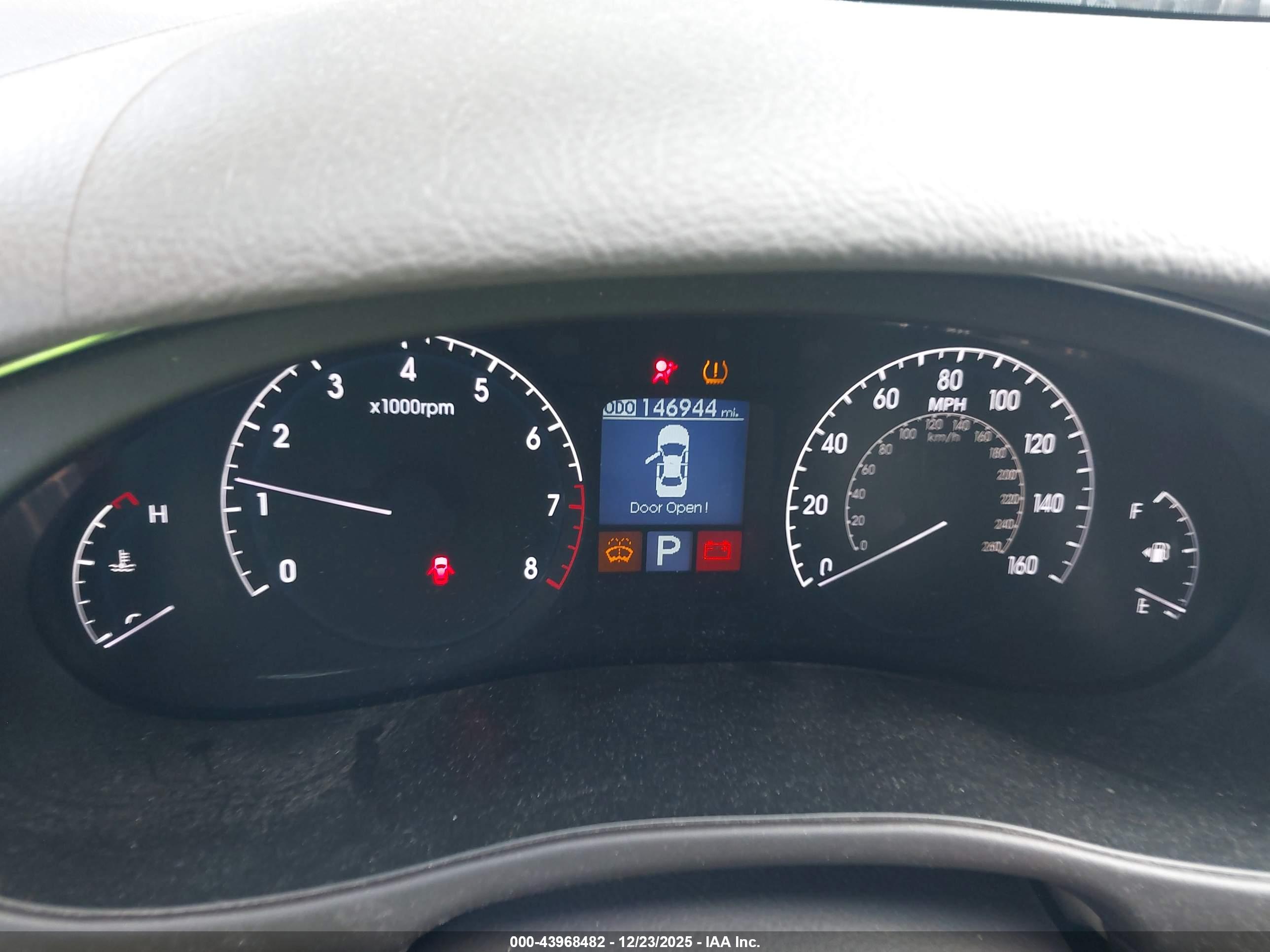HYUNDAI GENESIS image 7