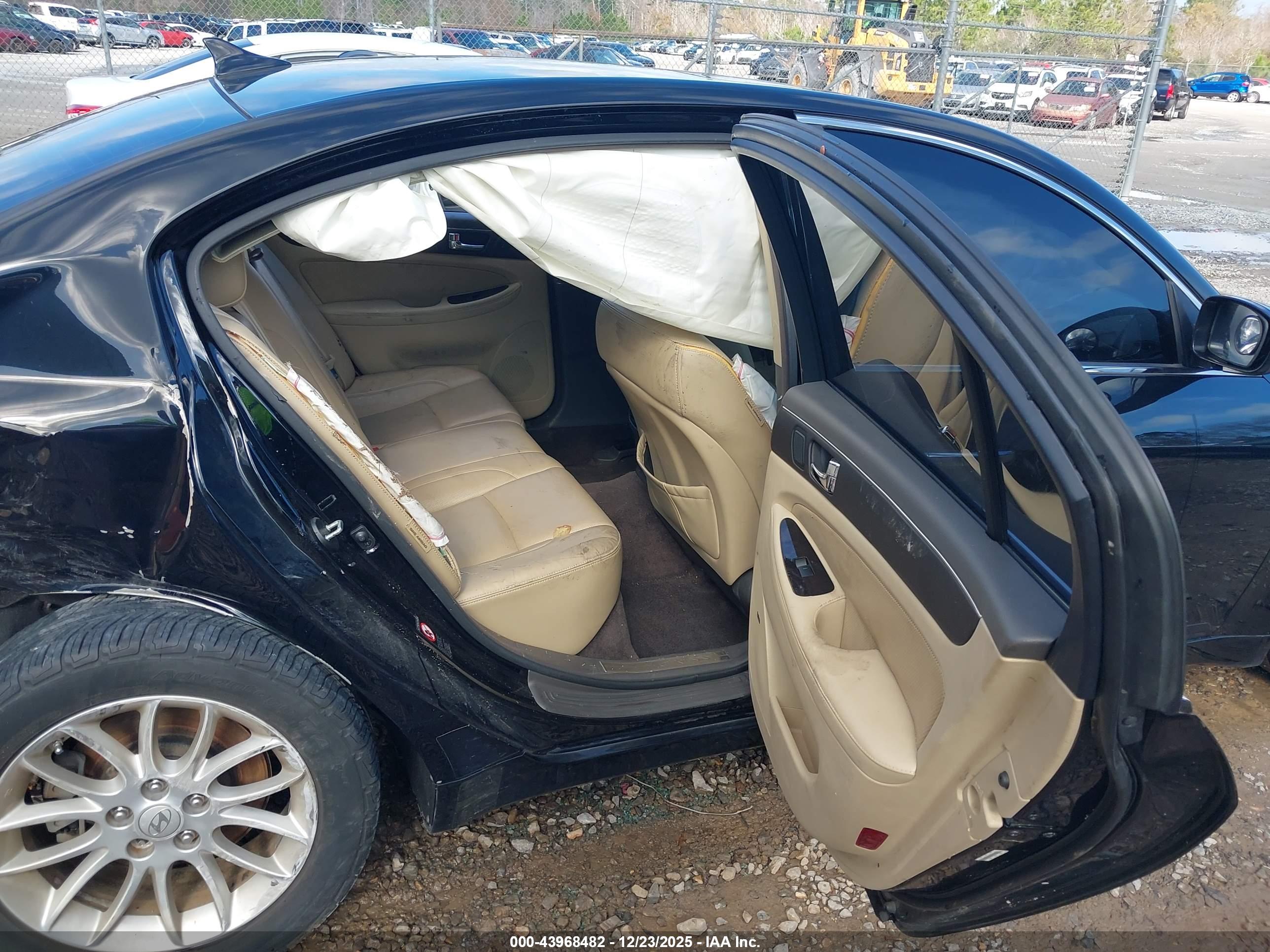 HYUNDAI GENESIS image 8