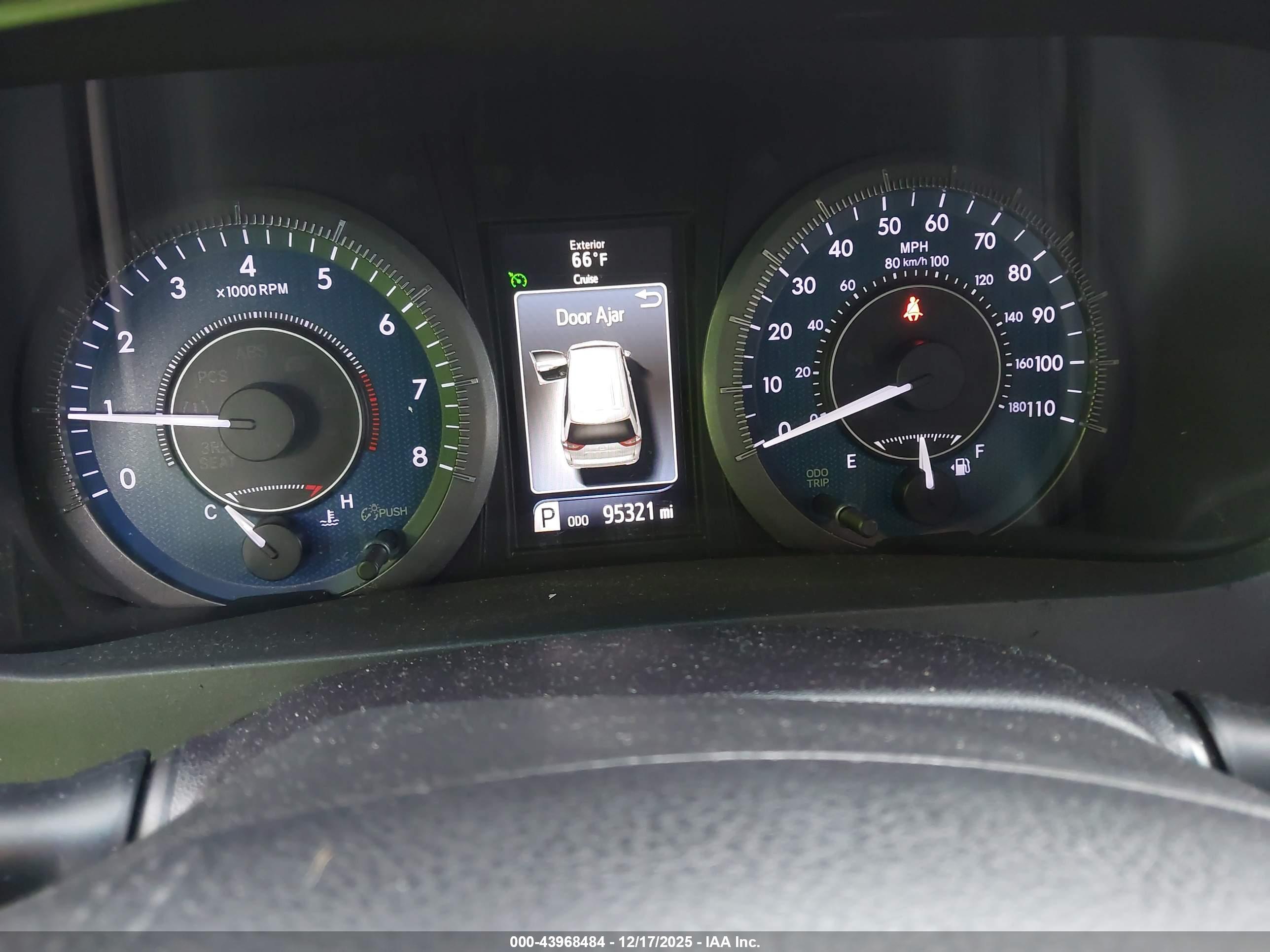 TOYOTA SIENNA image 7