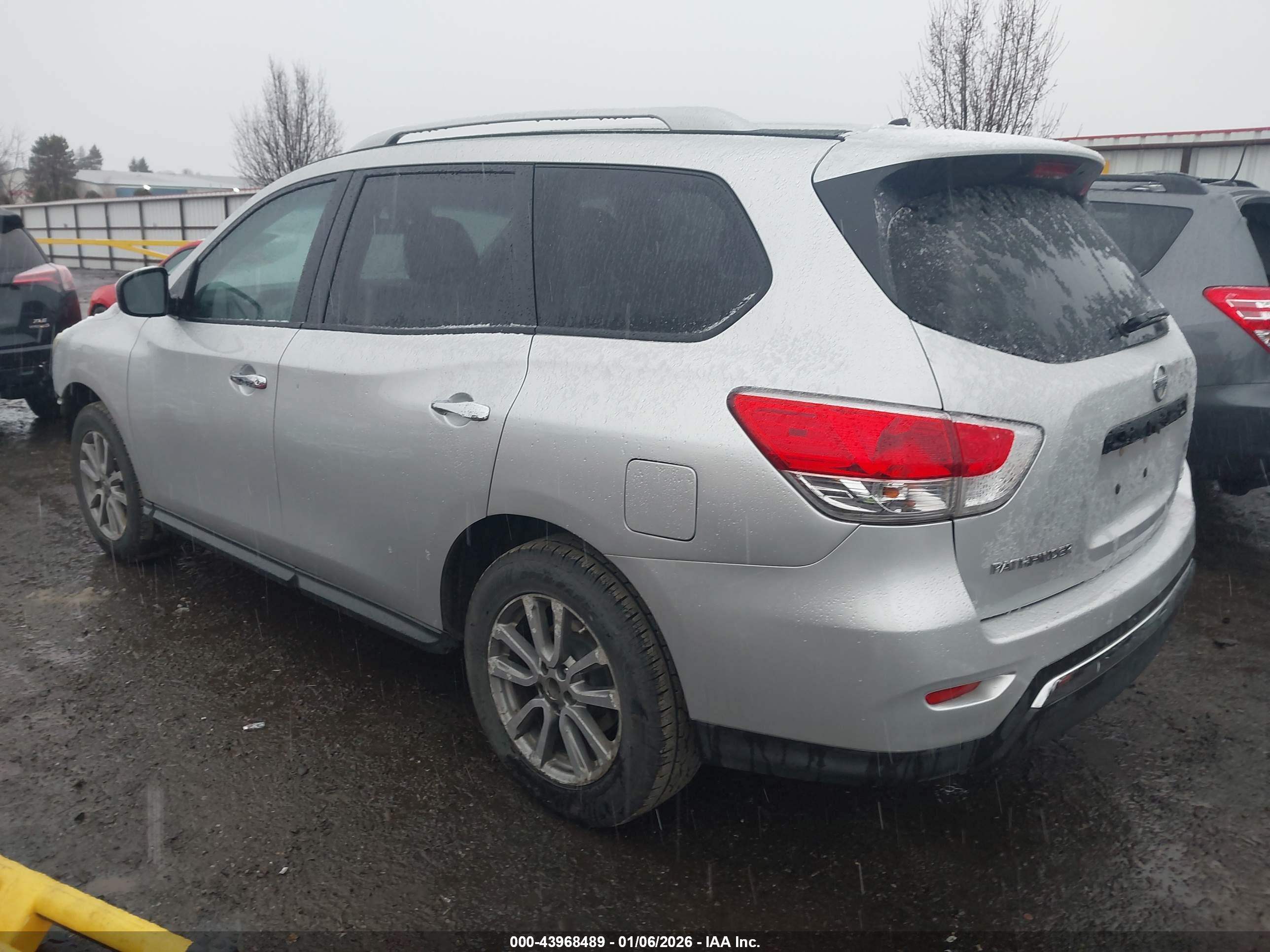 NISSAN PATHFINDER image 3