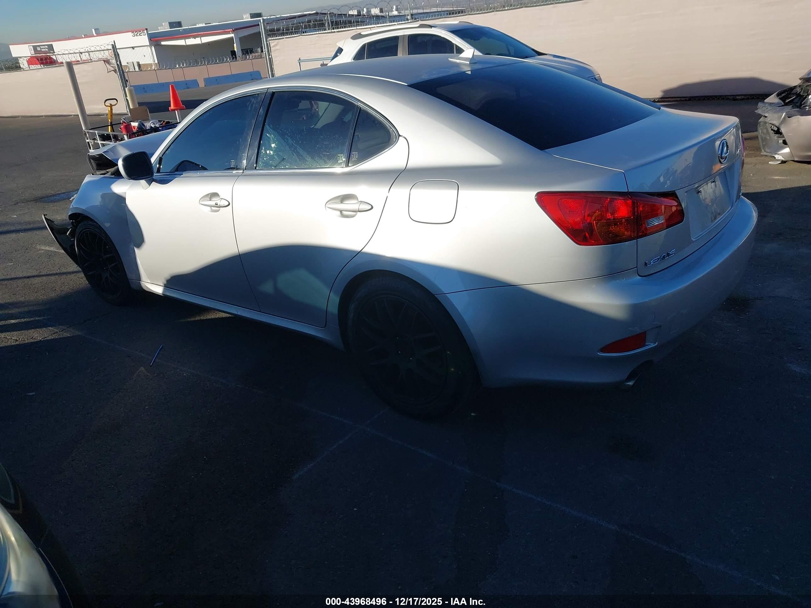 LEXUS IS image 3