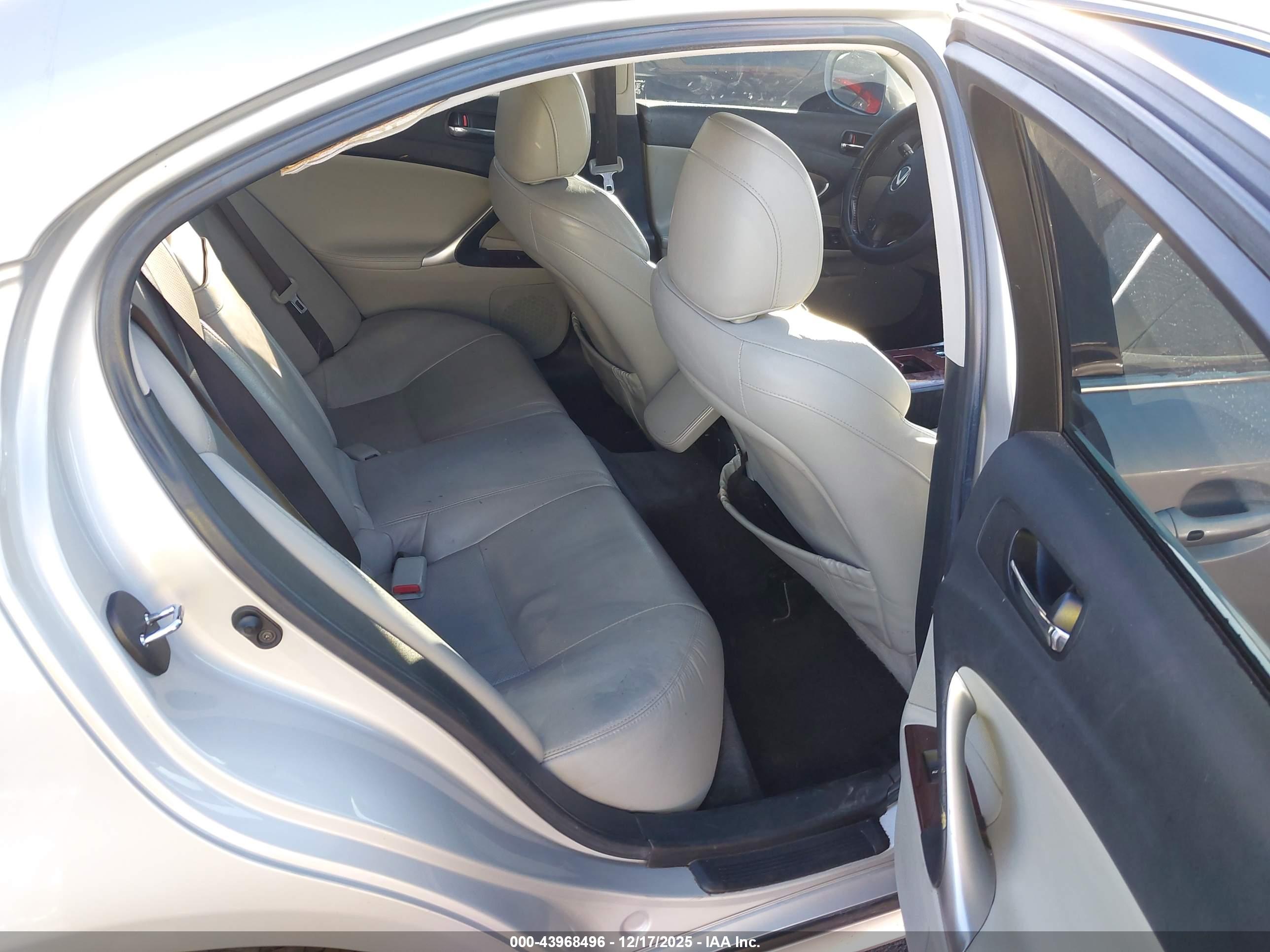 LEXUS IS image 8