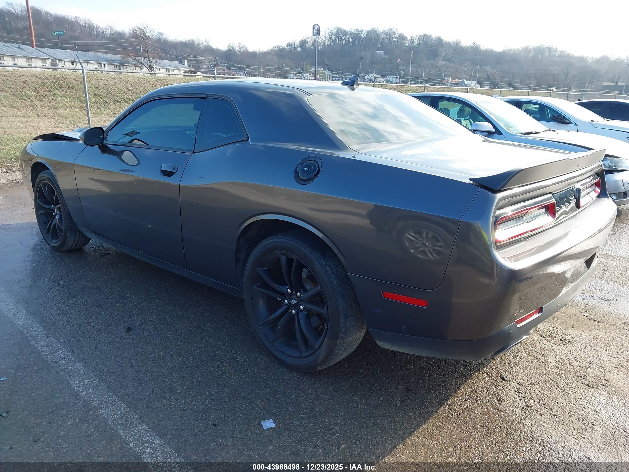 DODGE CHALLENGER image 3