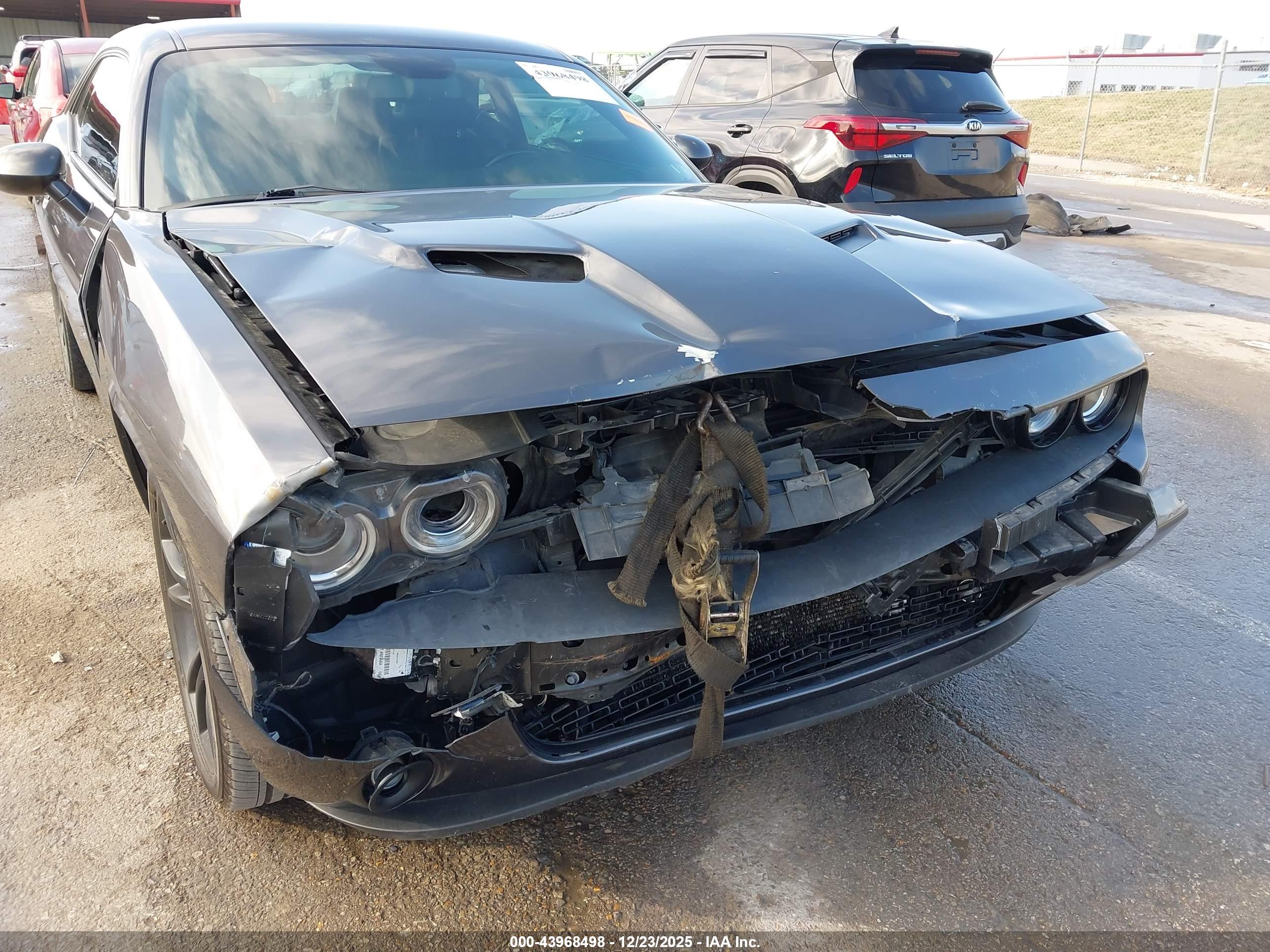 DODGE CHALLENGER image 6