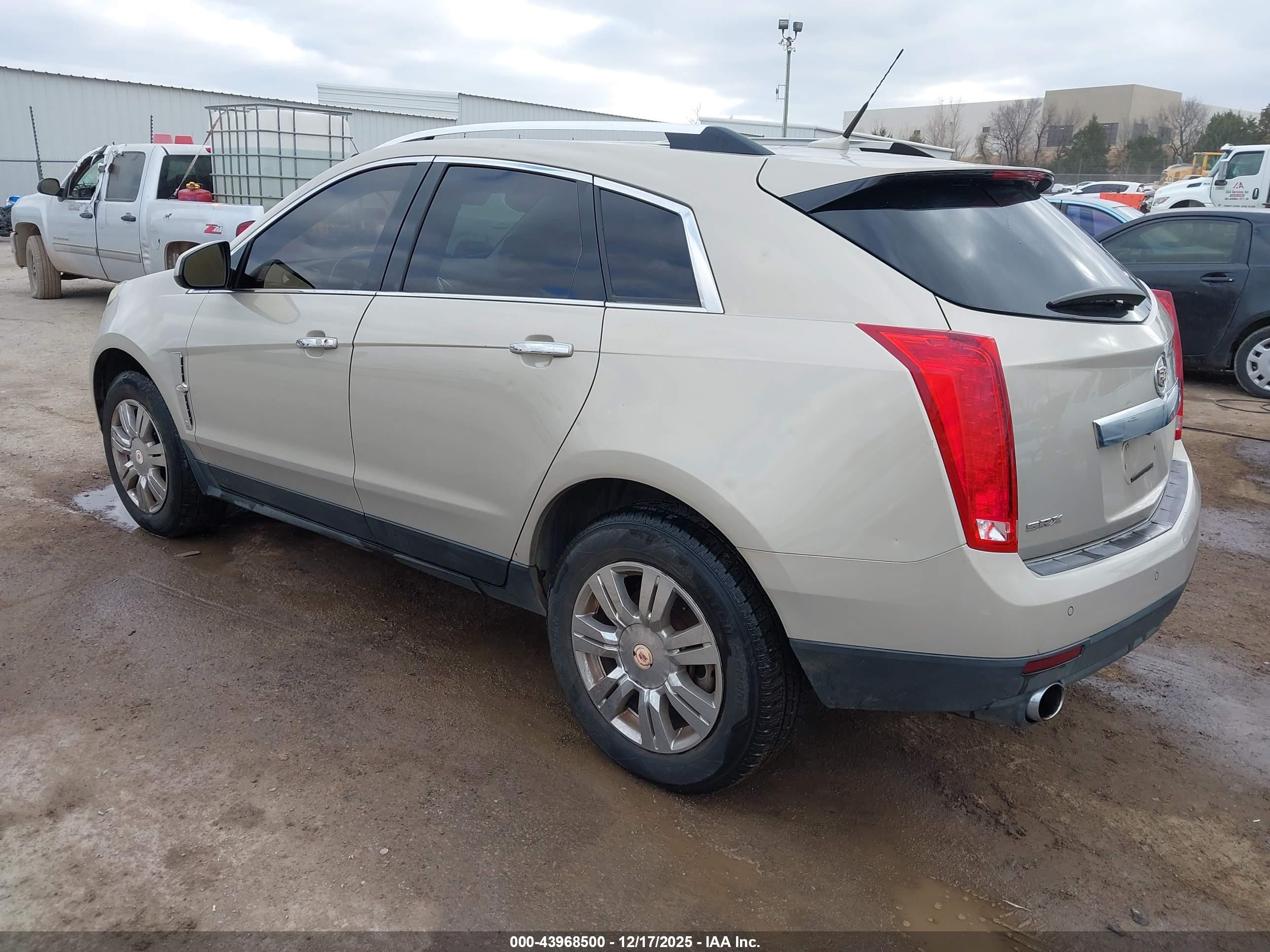 CADILLAC SRX image 3