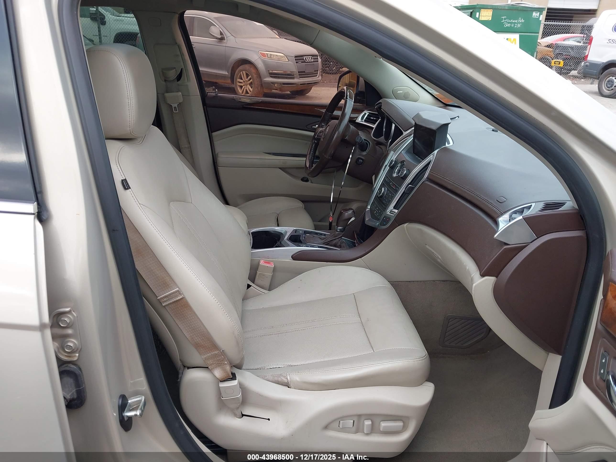 CADILLAC SRX image 5