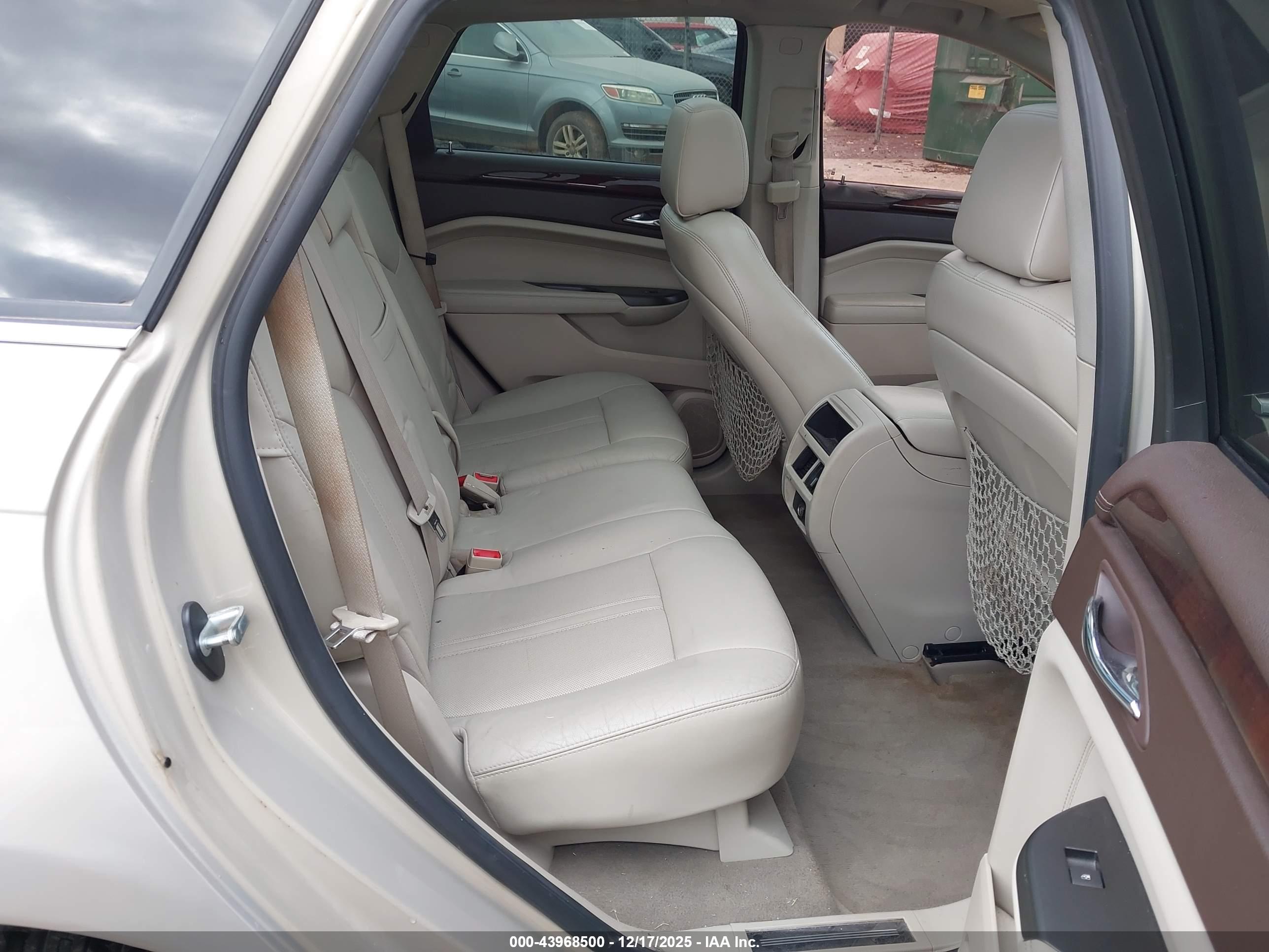 CADILLAC SRX image 8