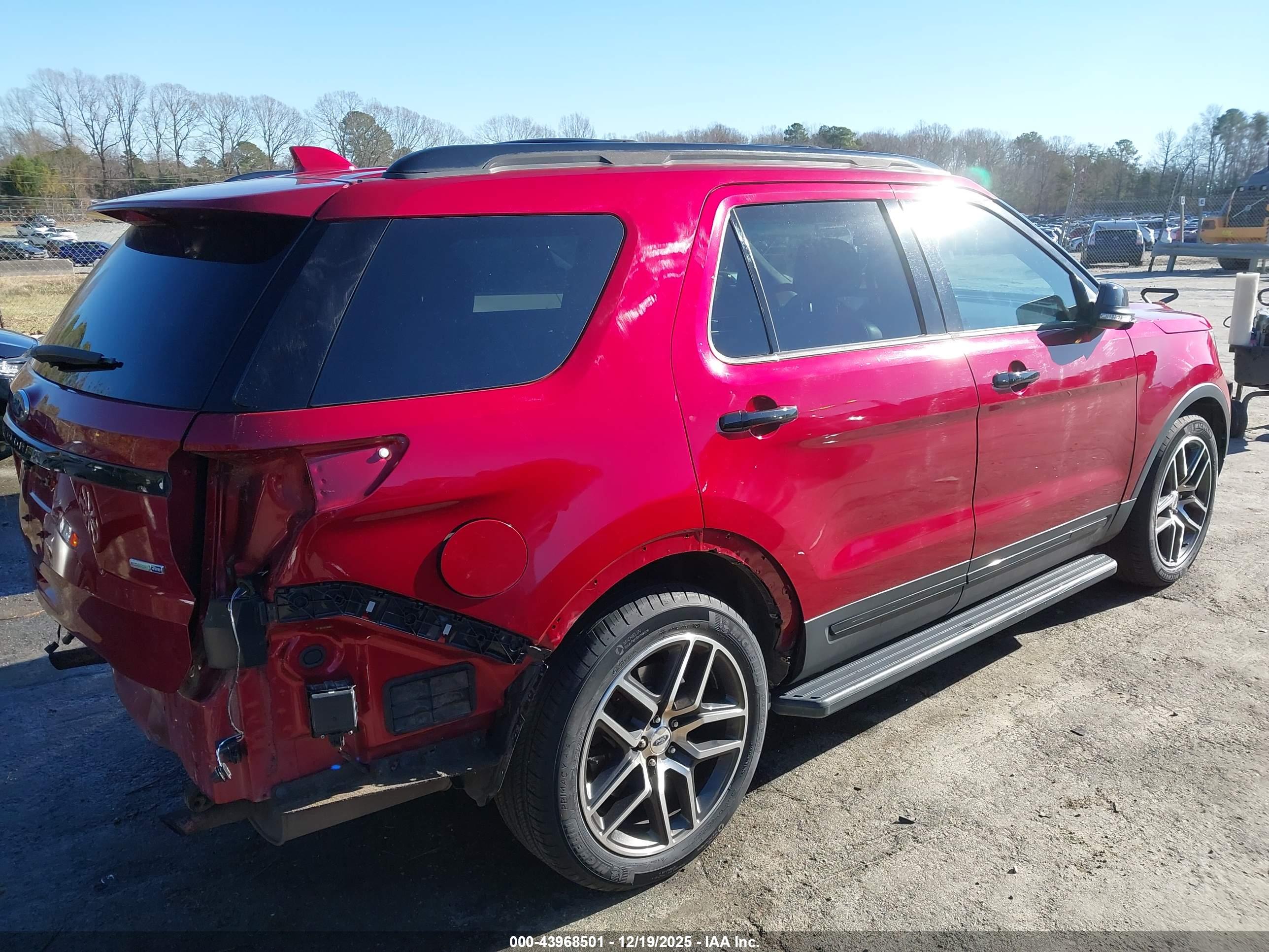 FORD EXPLORER image 4