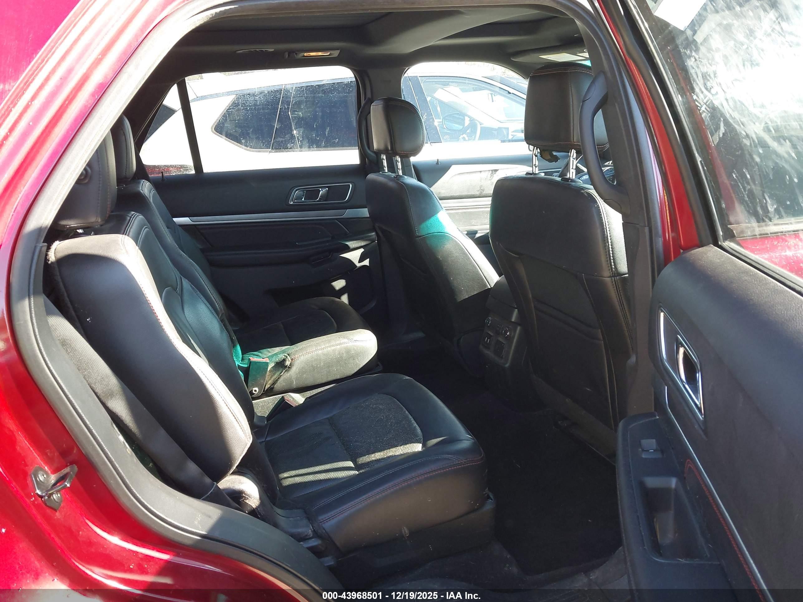 FORD EXPLORER image 8
