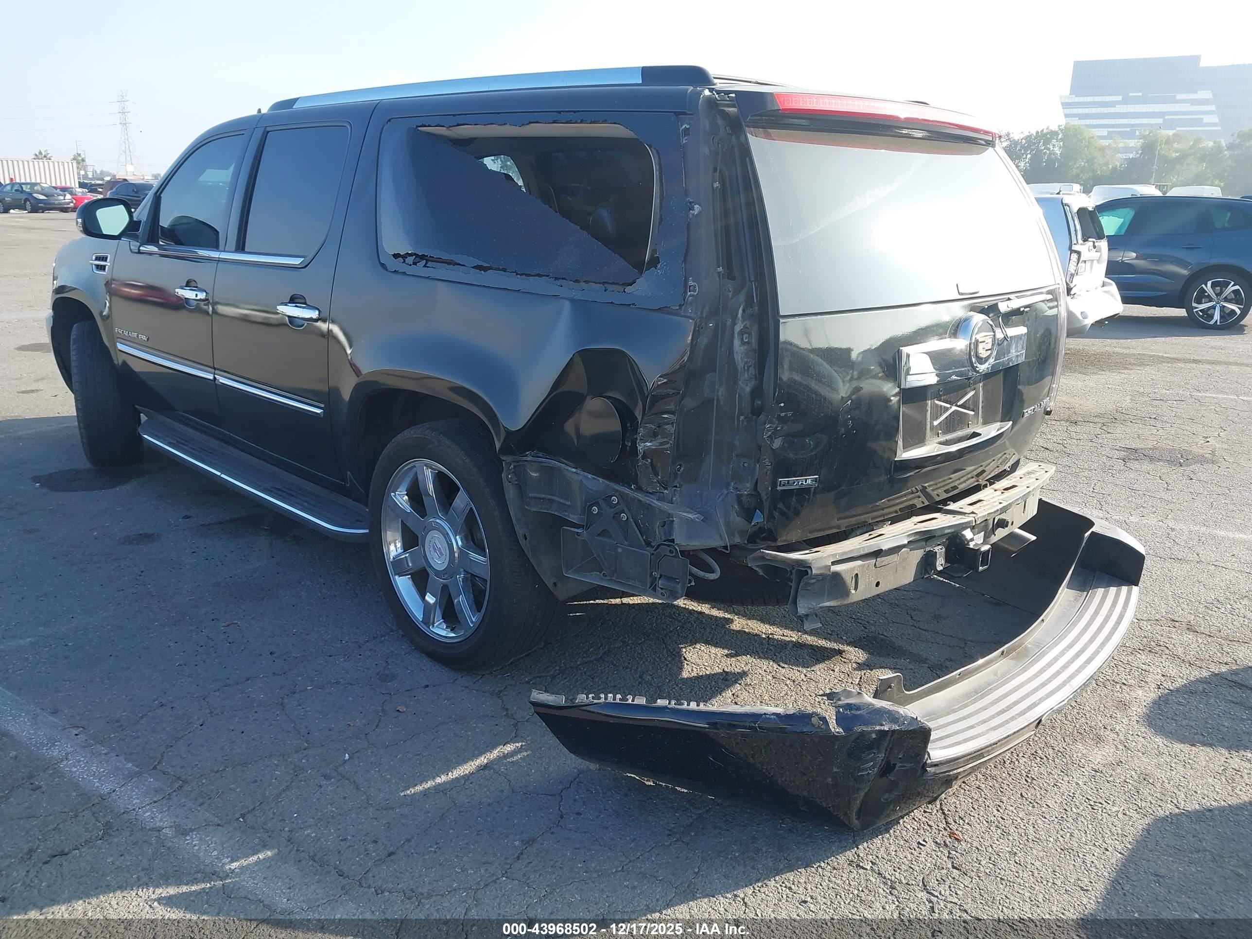 CADILLAC ESCALADE image 3