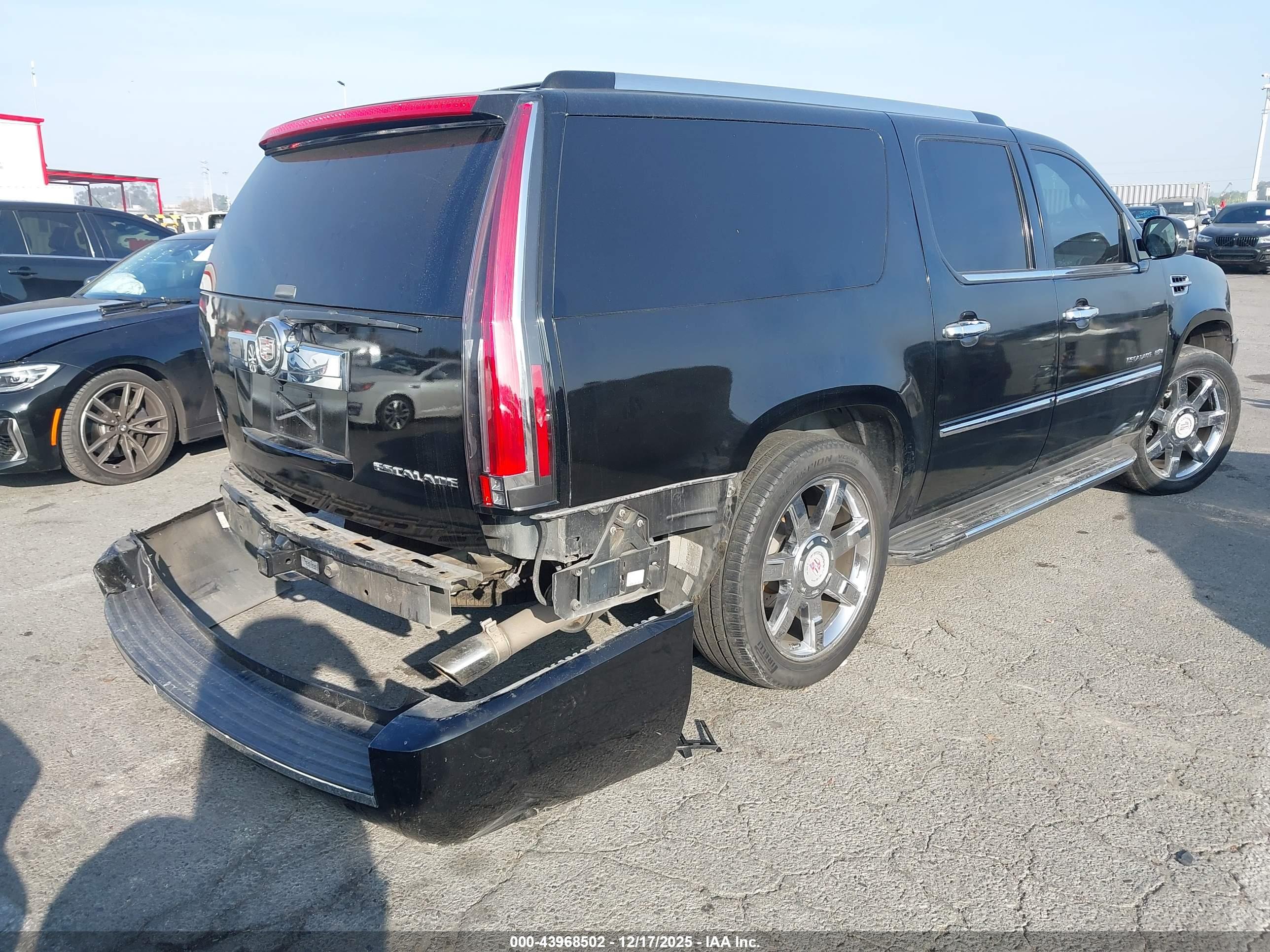 CADILLAC ESCALADE image 4