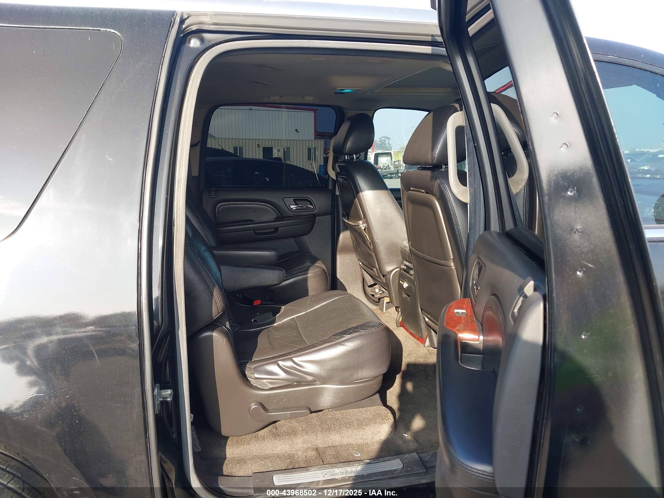 CADILLAC ESCALADE image 8
