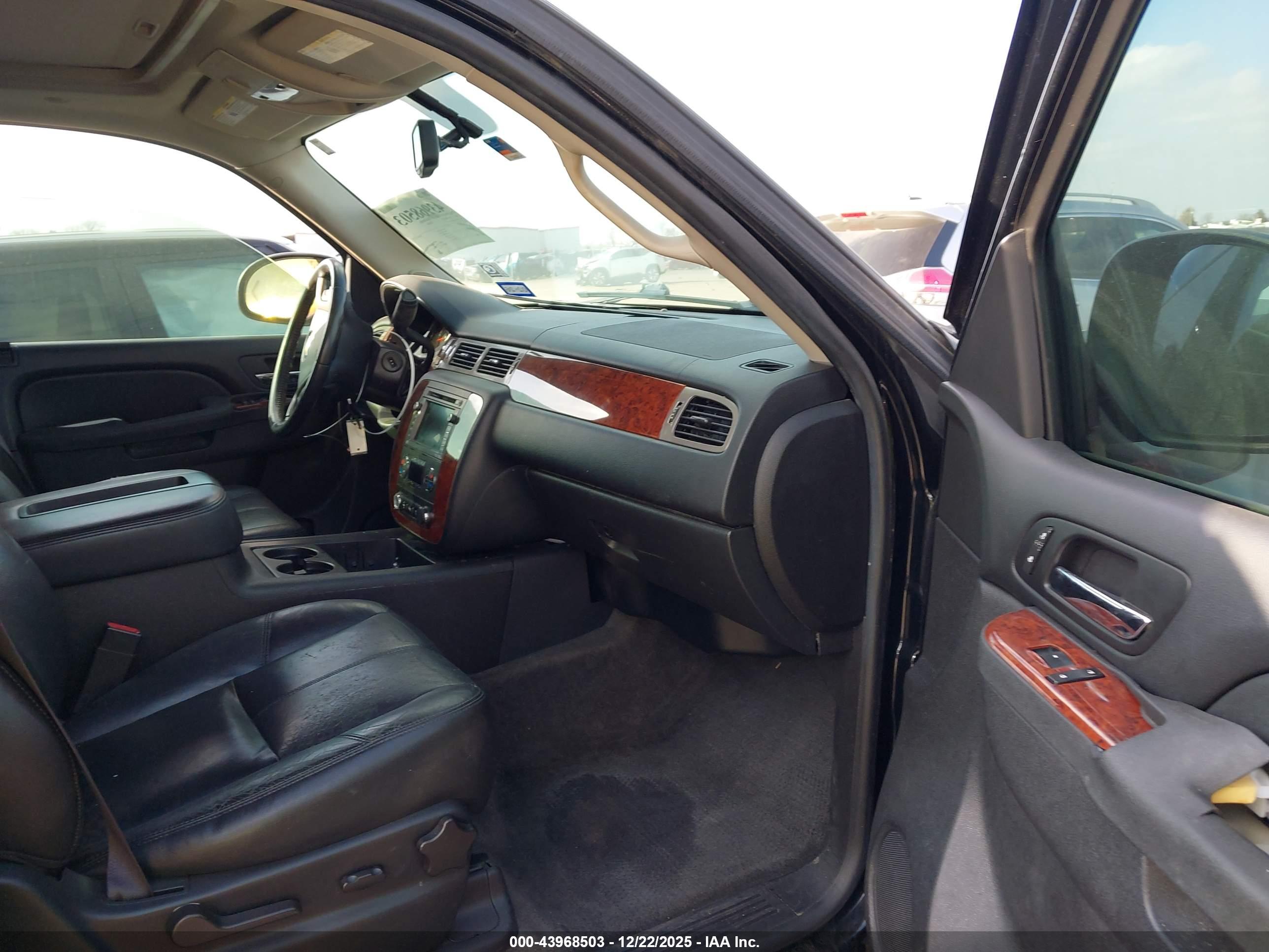 CHEVROLET TAHOE image 5