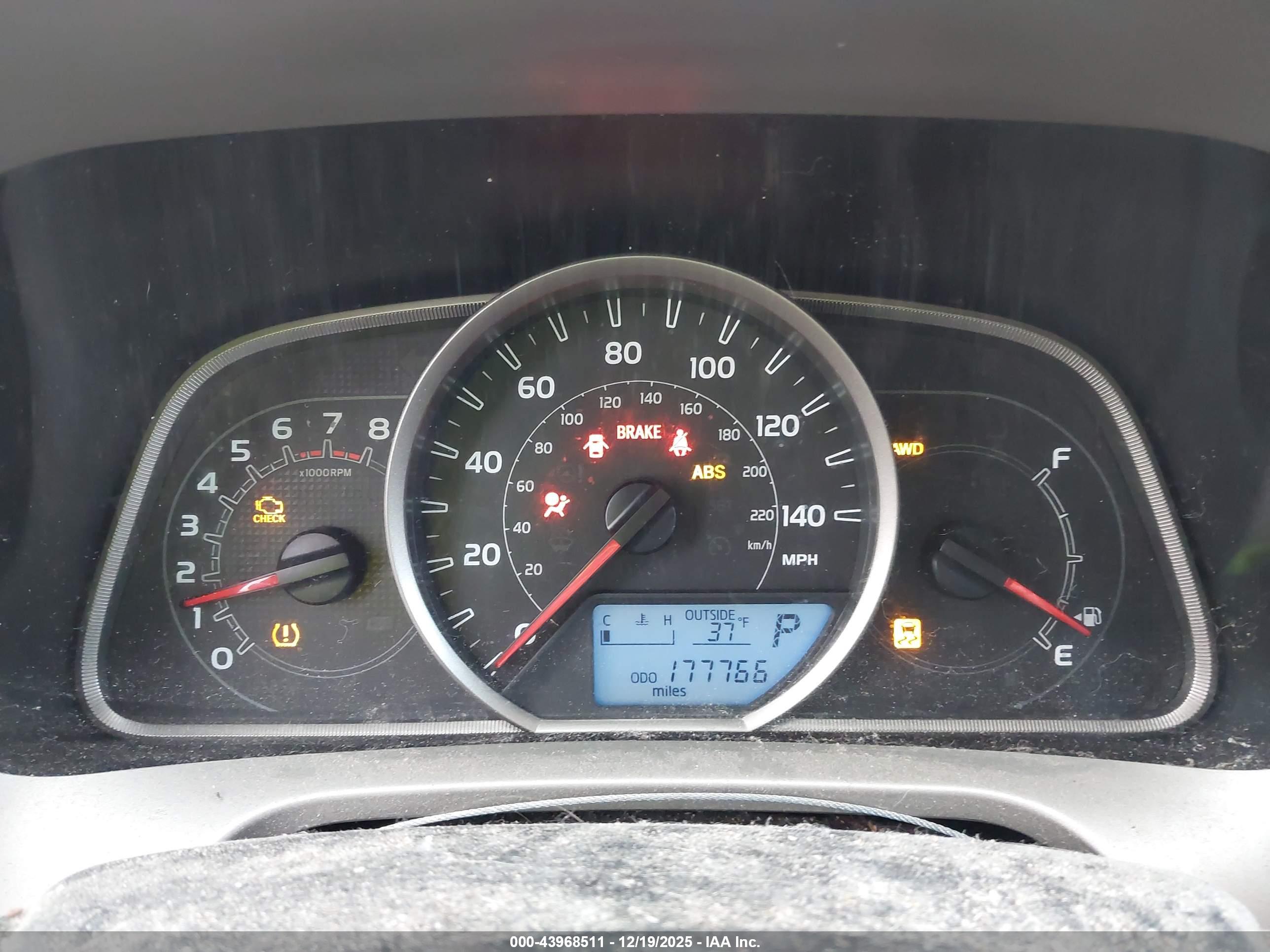 TOYOTA RAV4 image 7