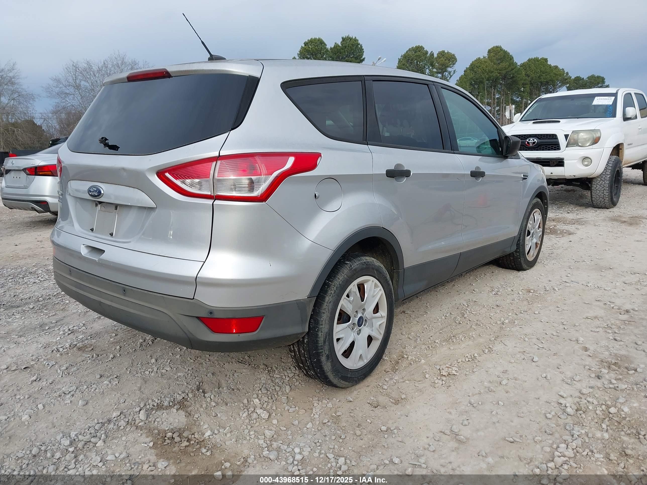 FORD ESCAPE image 4