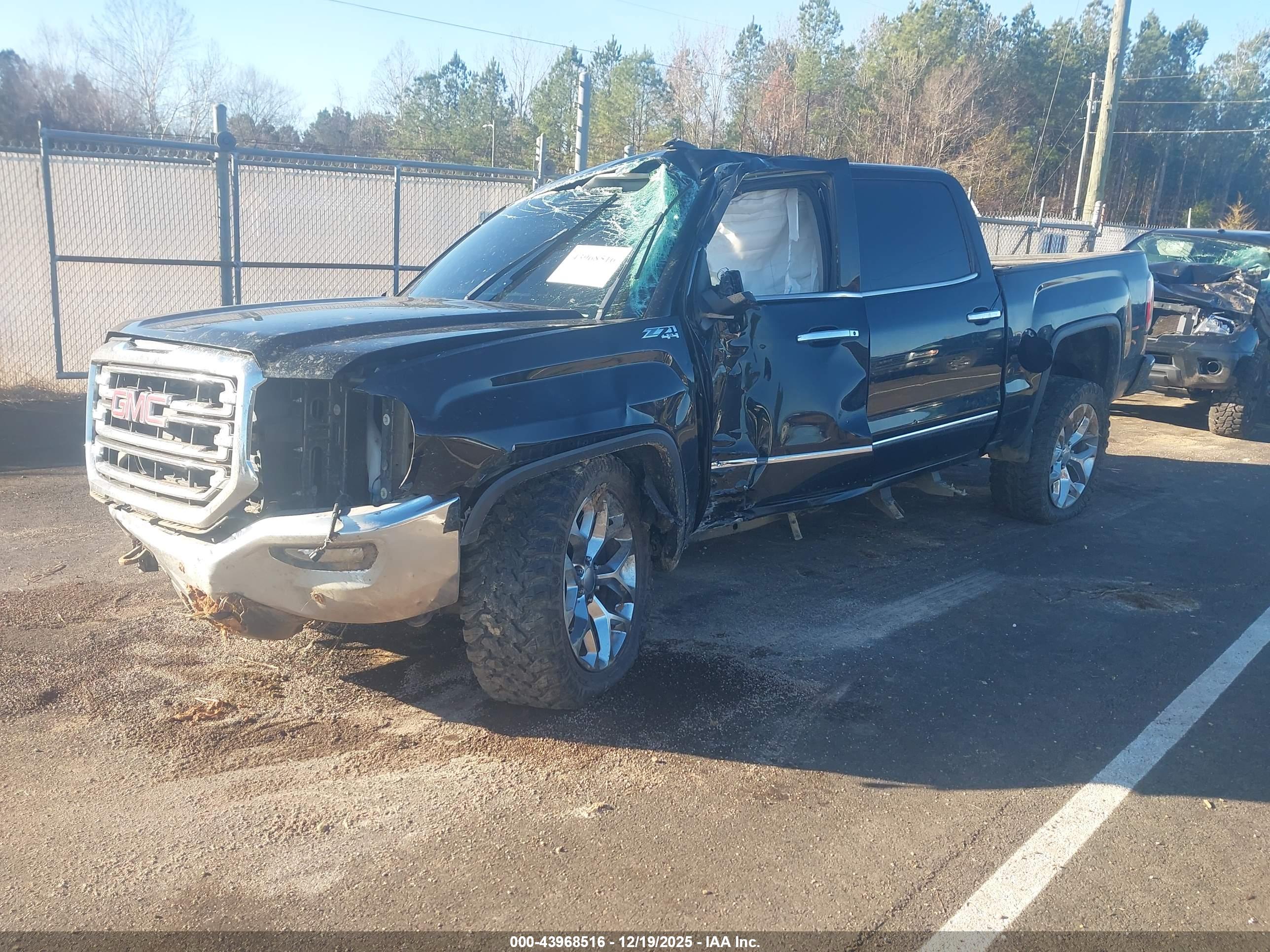 GMC SIERRA image 2