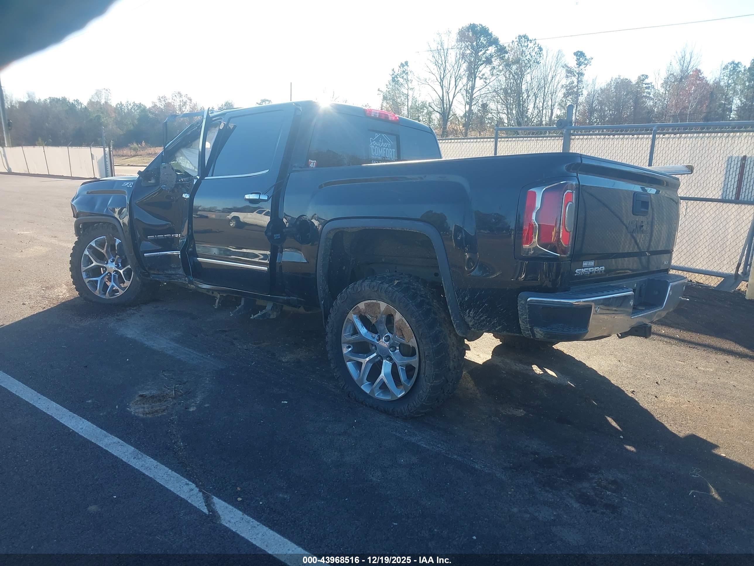 GMC SIERRA image 3