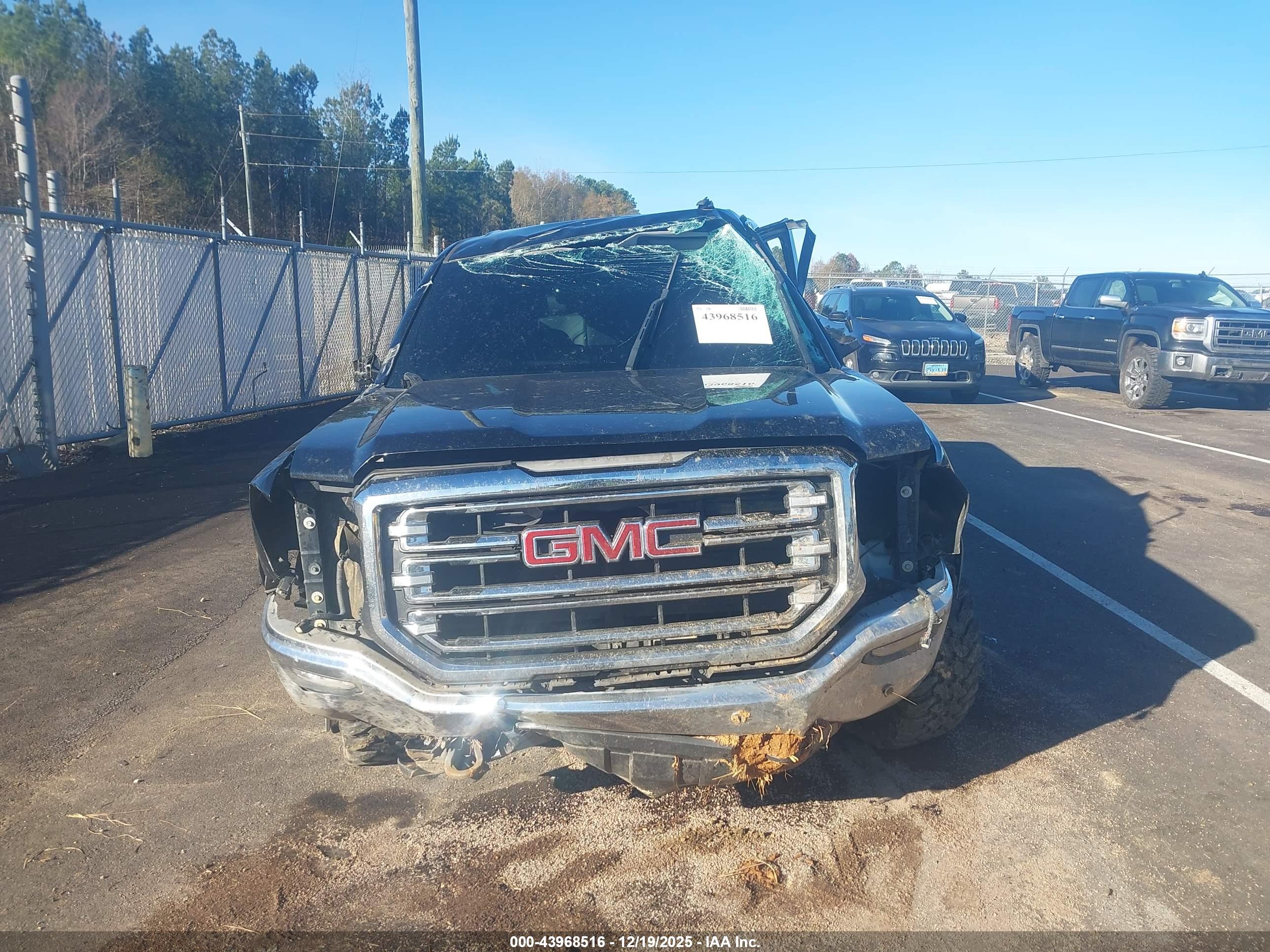 GMC SIERRA image 6