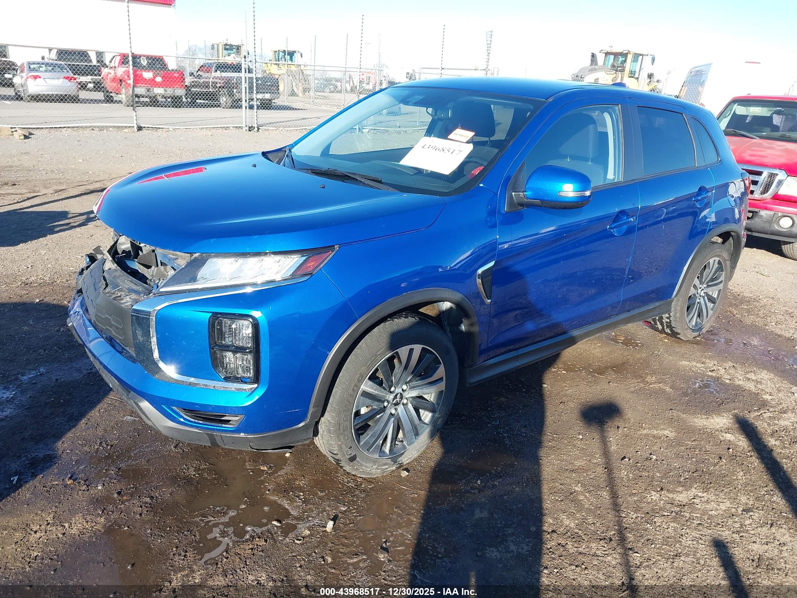 MITSUBISHI OUTLANDER image 2