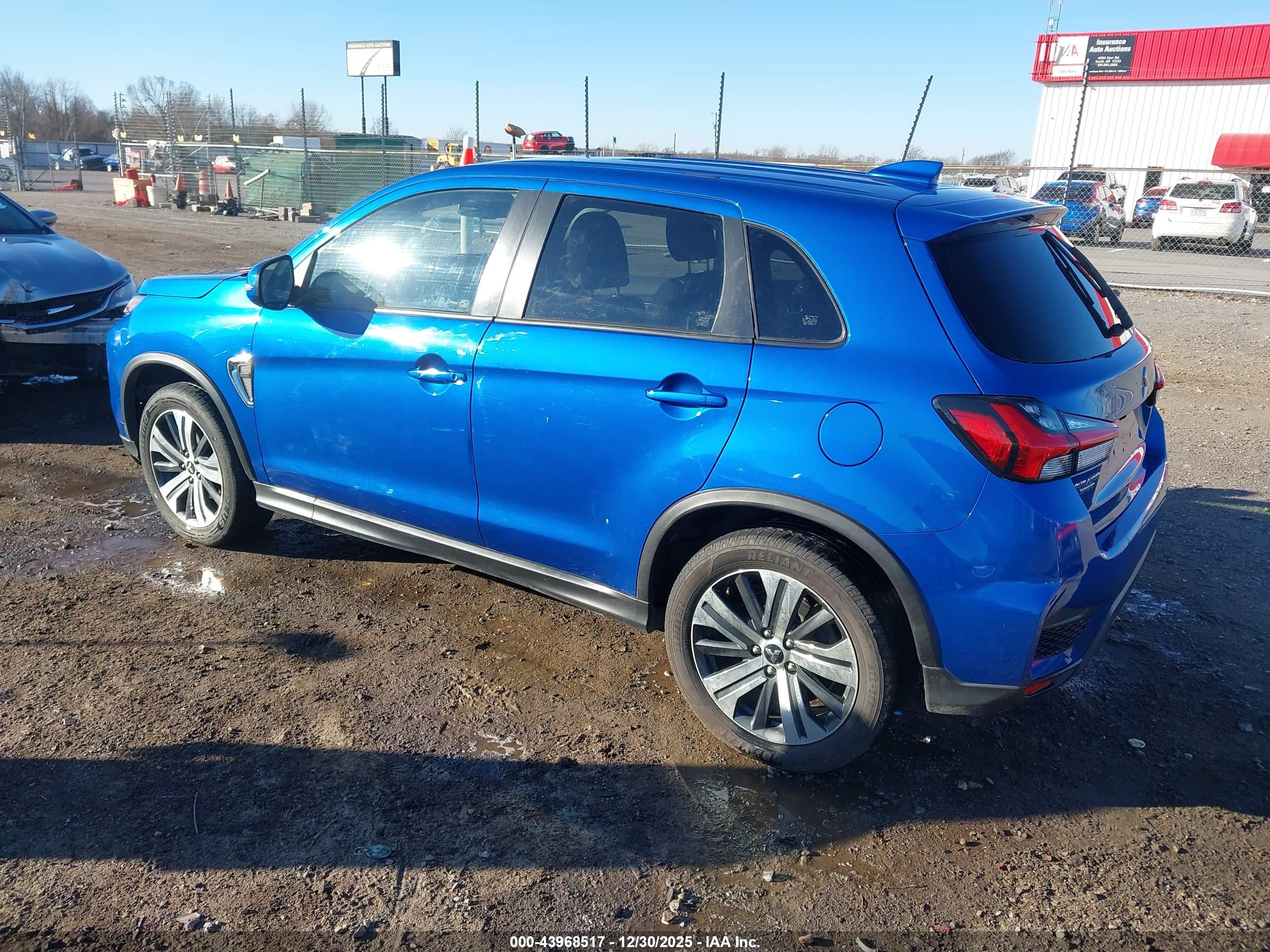 MITSUBISHI OUTLANDER image 3